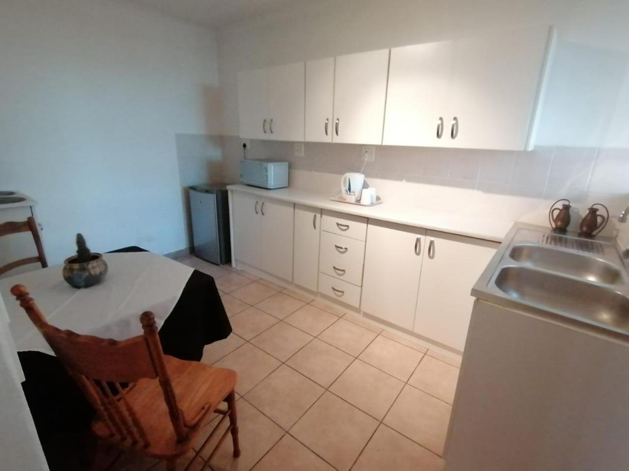 Double Room with Balcony - Photo 12