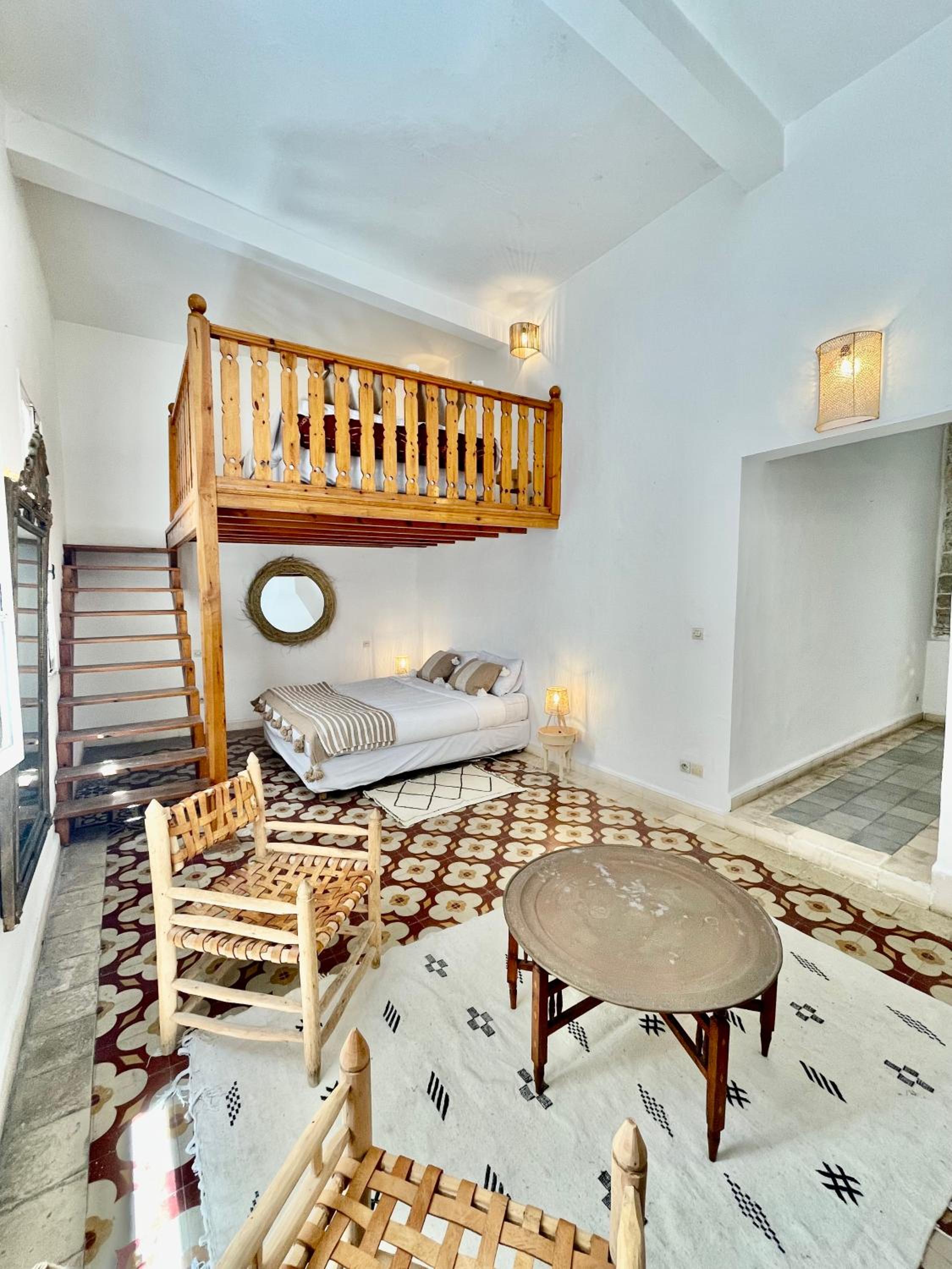 Deluxe King Suite - Photo 20