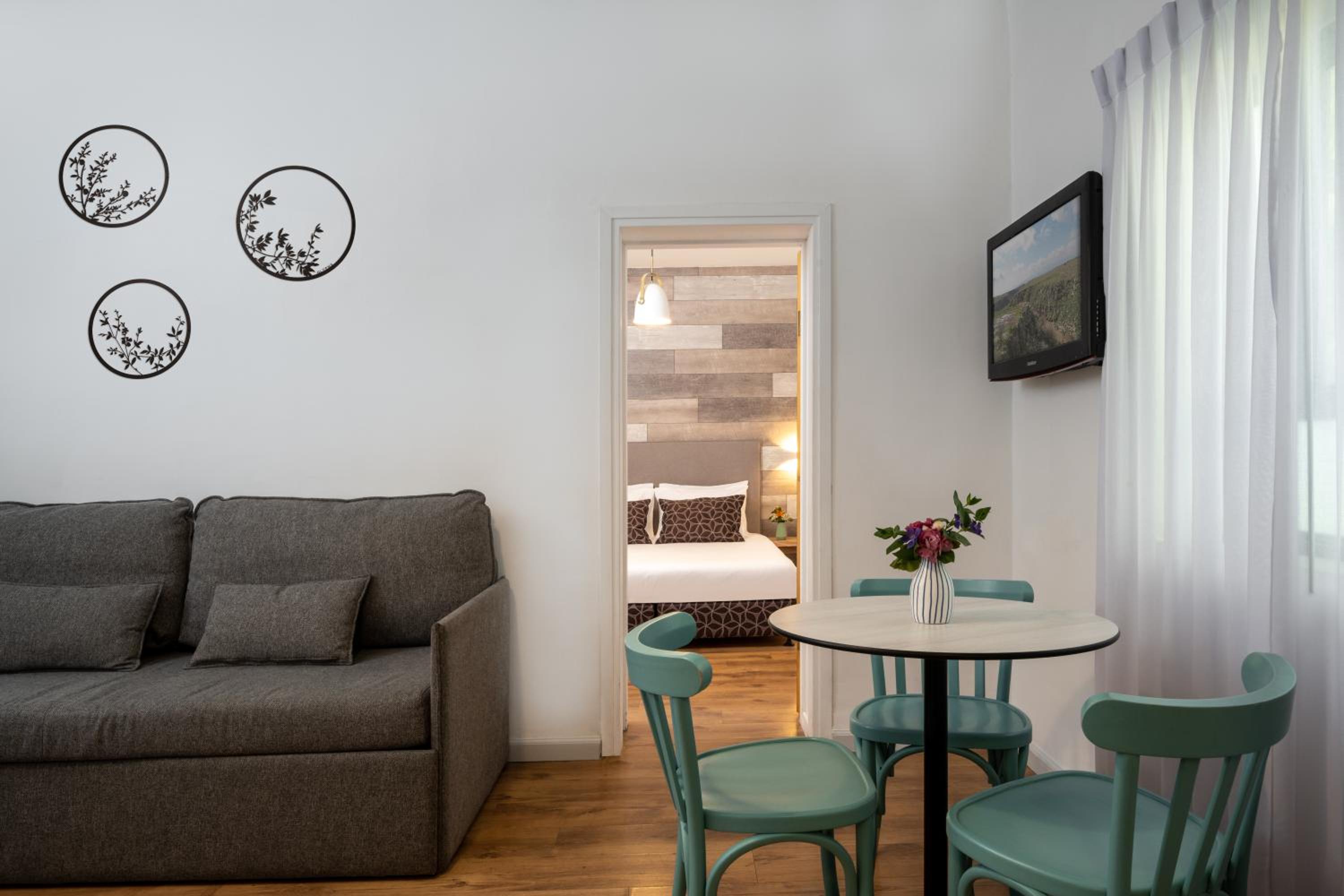 Family One Bedroom Apartment - Photo 4