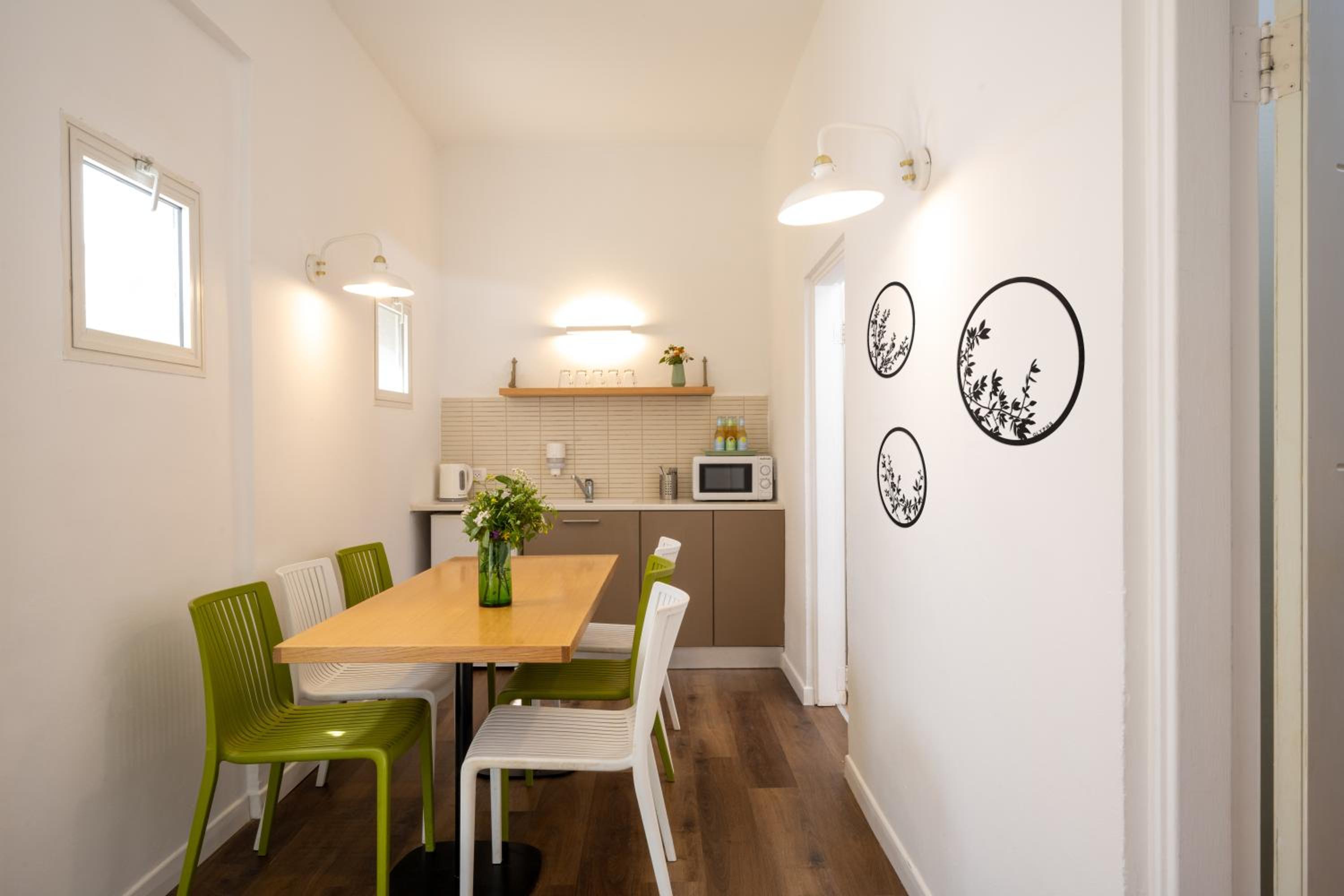 Large Family Two-Bedrooms with Garden Access - Photo 5
