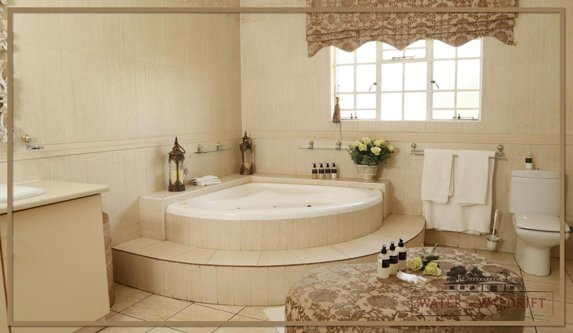 Deluxe King Suite - Photo 9