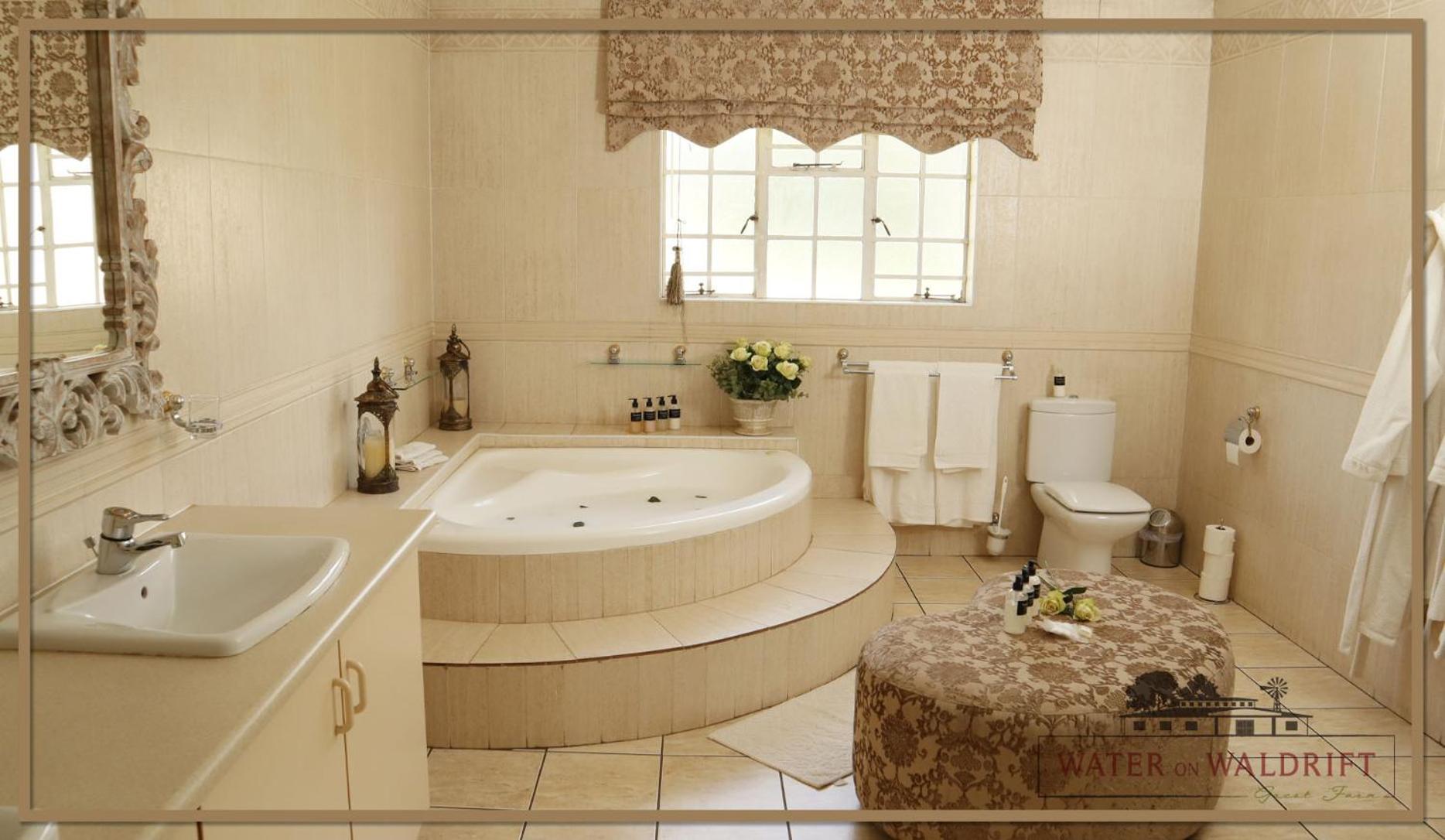 Deluxe King Suite - Photo 13