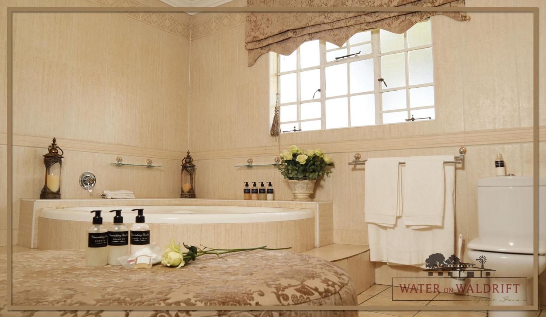 Deluxe King Suite - Photo 15