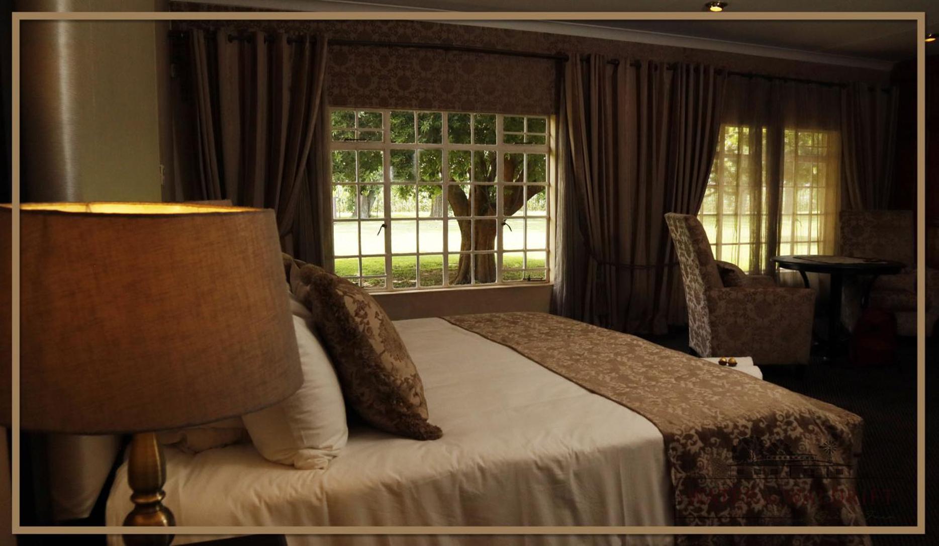 Deluxe King Suite - Photo 17