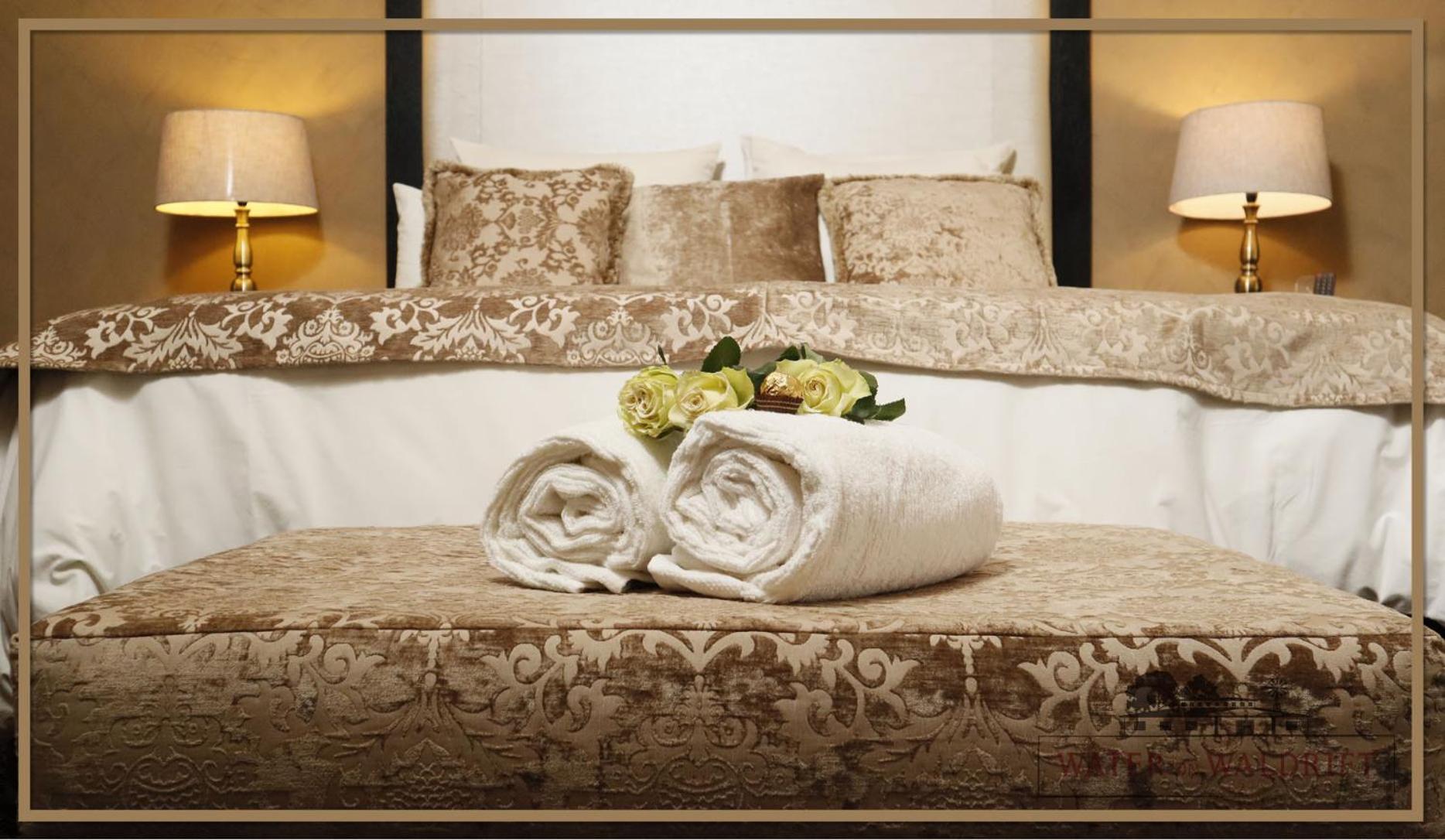 Deluxe King Suite - Photo 3