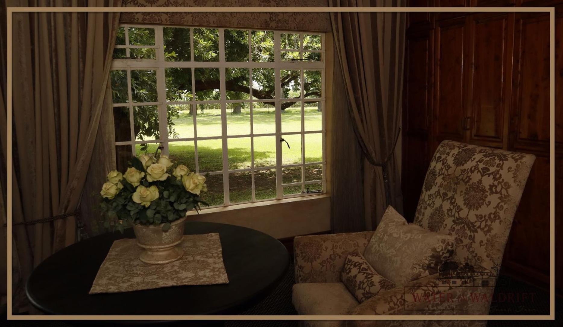 Deluxe King Suite - Photo 5