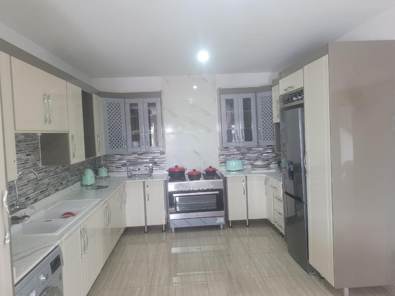 Three-Bedroom Villa - Photo 18