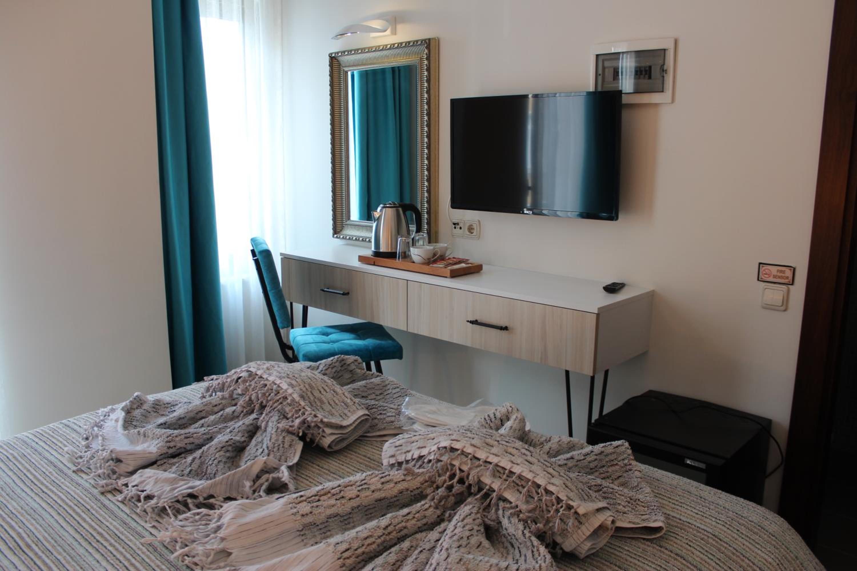 Deluxe Double Room with French Balcony photo 3