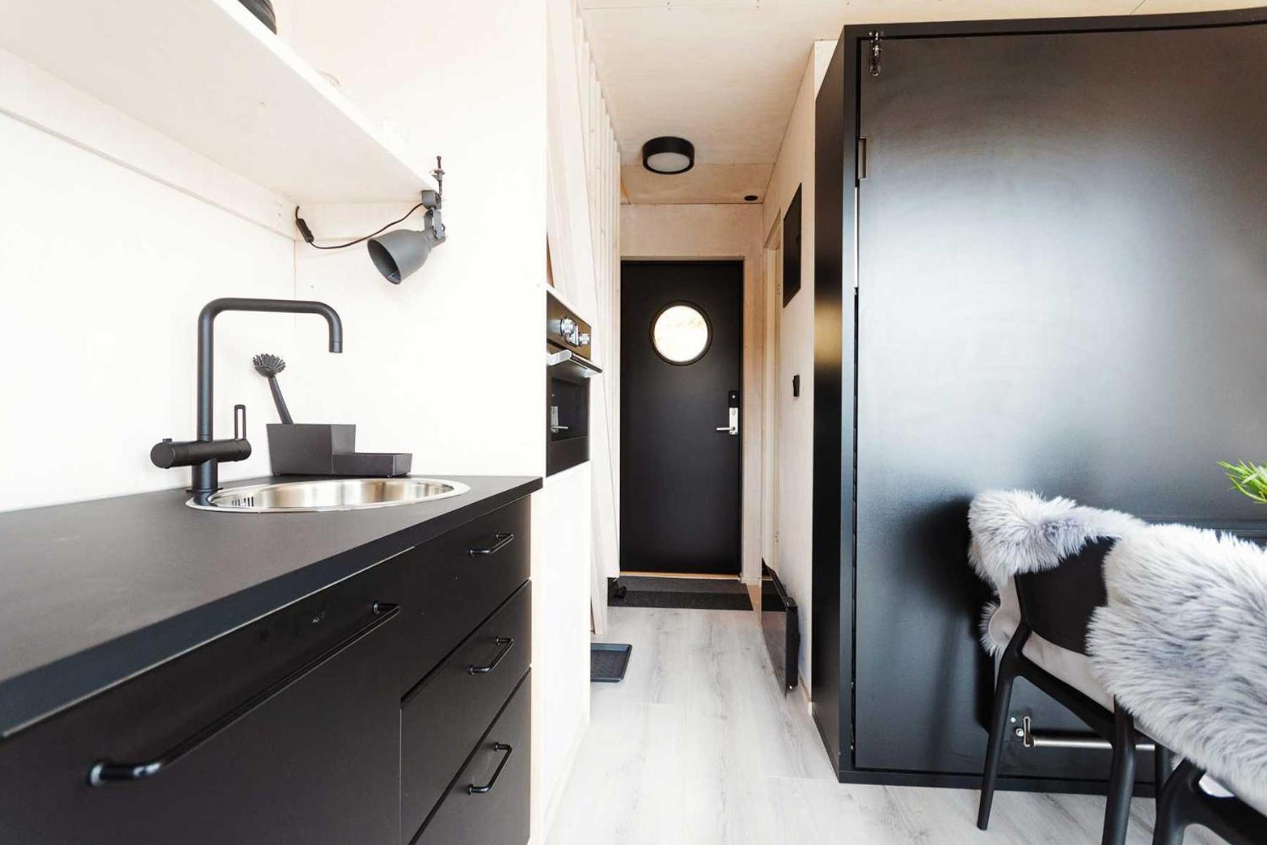 Suite with Sea View - Photo 13