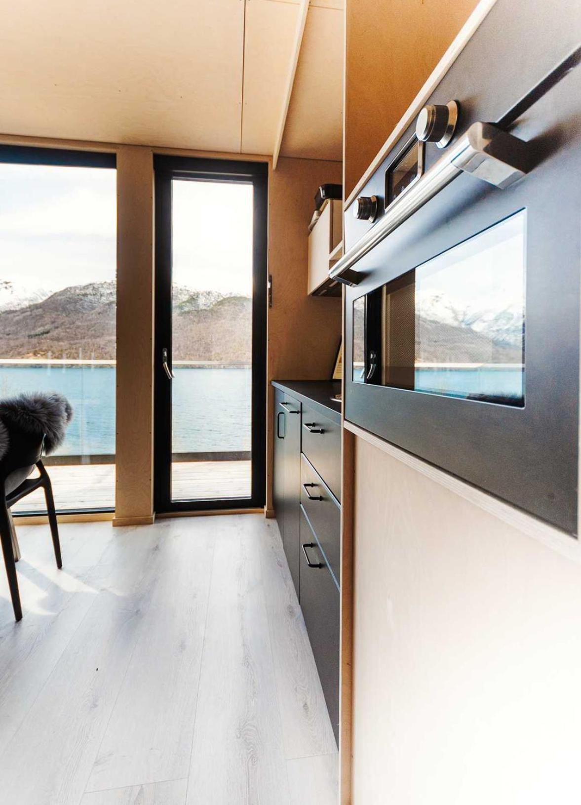 Suite with Sea View - Photo 12