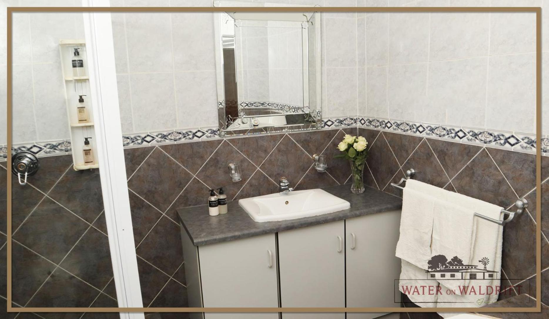 Deluxe Double Room - Photo 16