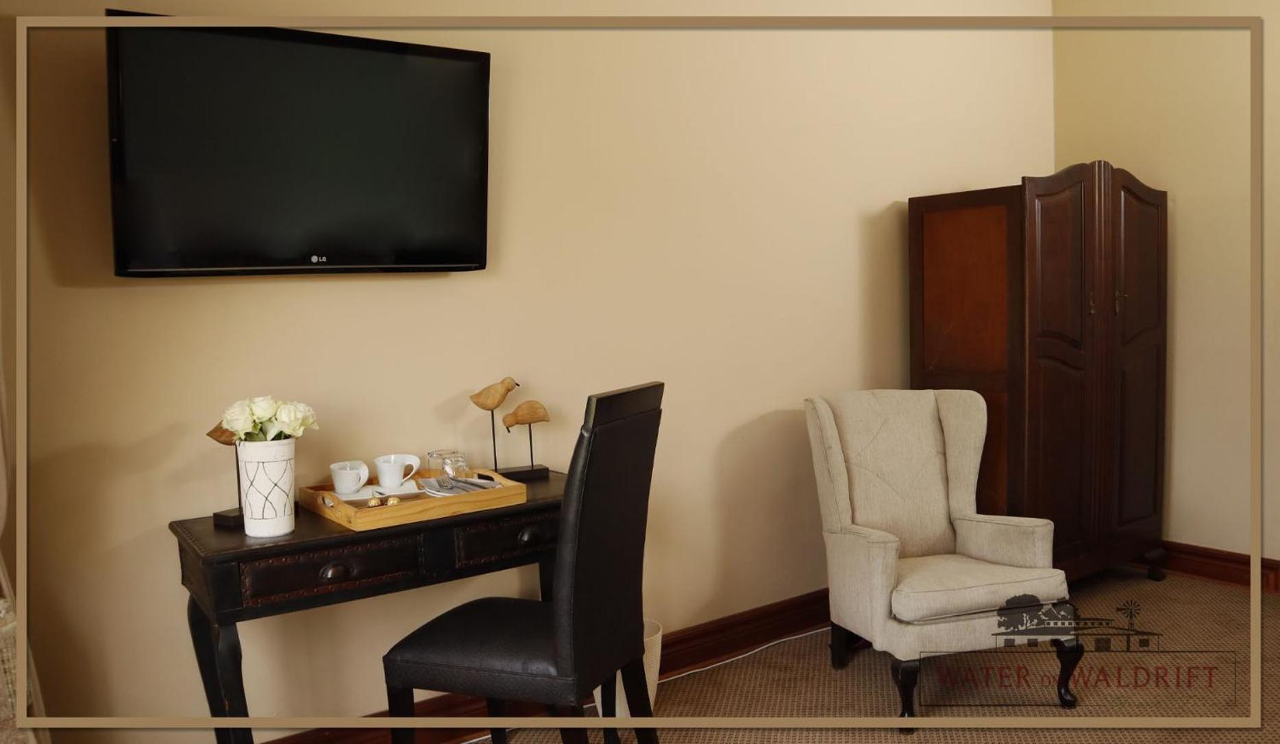 Standard Queen Room - Photo 13