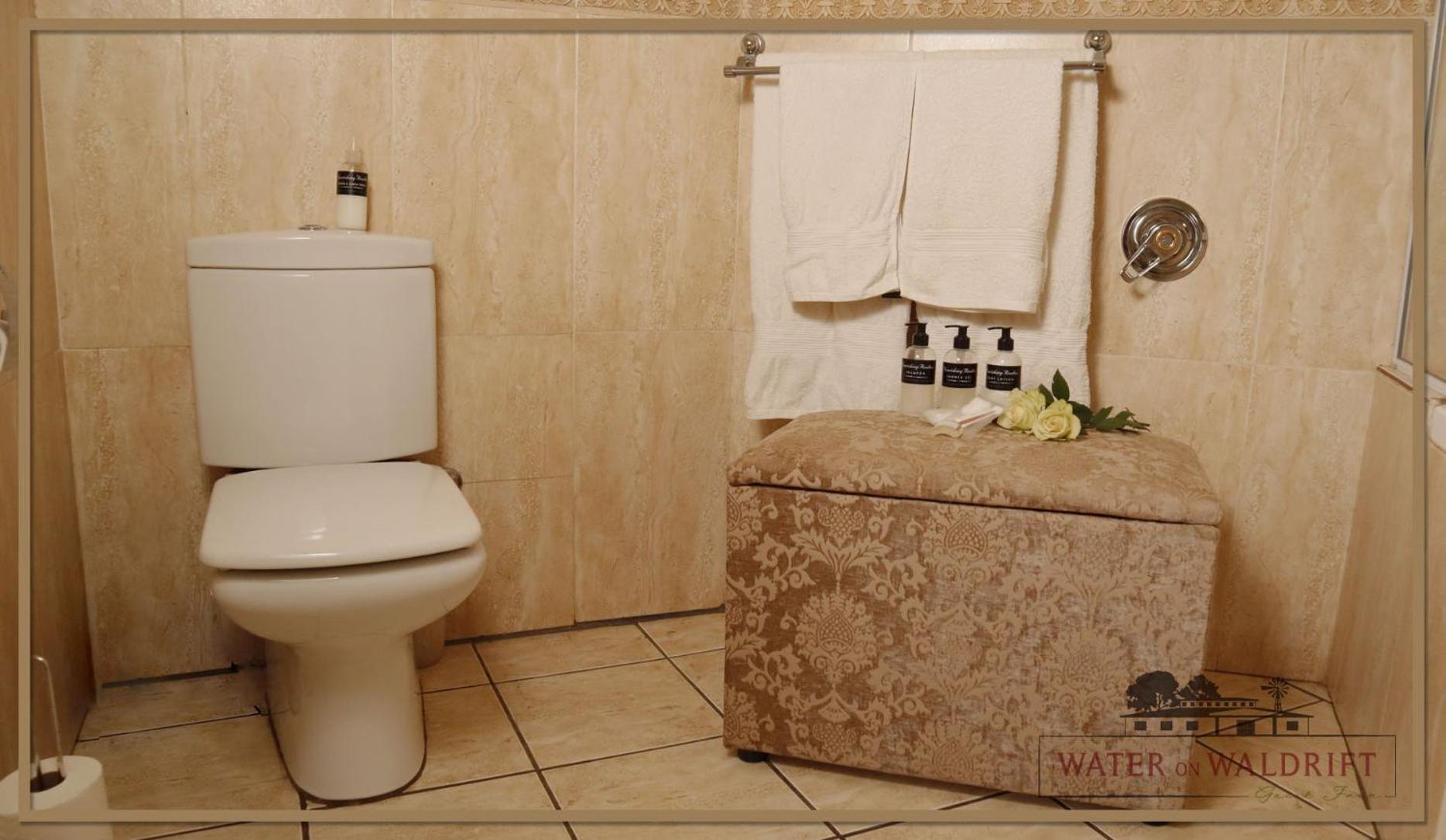Standard Queen Room - Photo 20