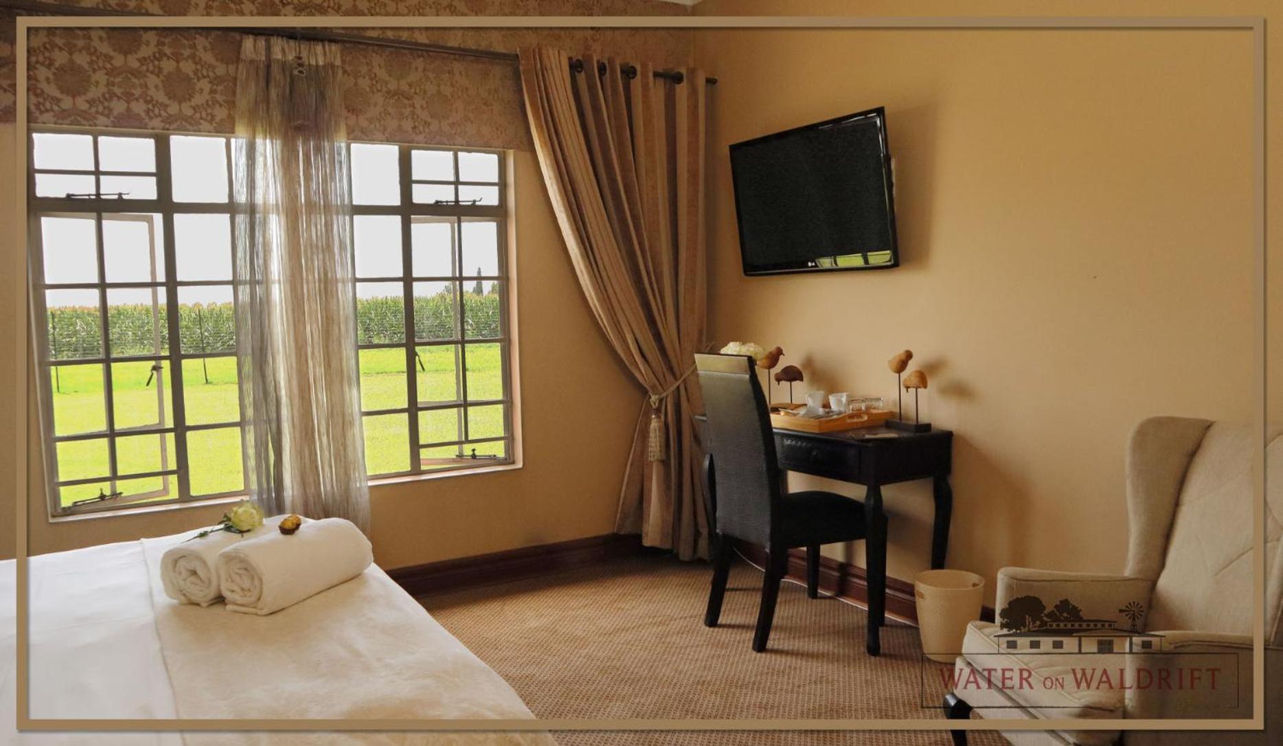 Standard Queen Room - Photo 8