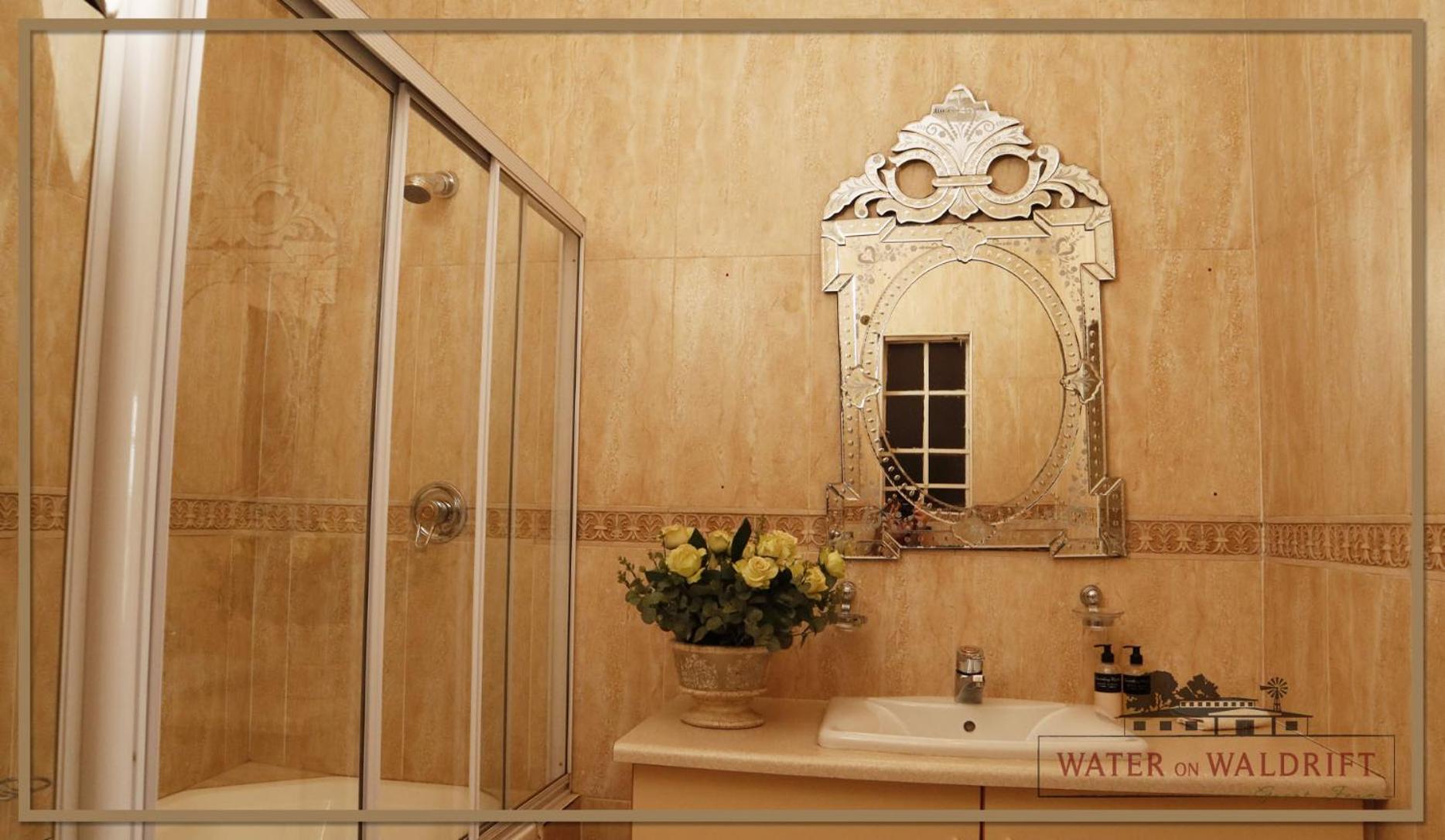 Standard Queen Room - Photo 4