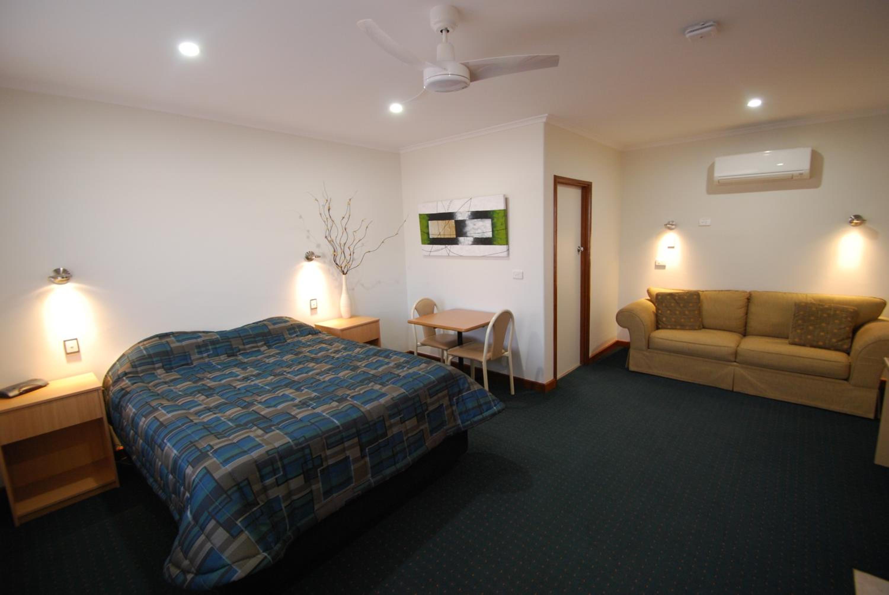 Executive Room - Photo 14