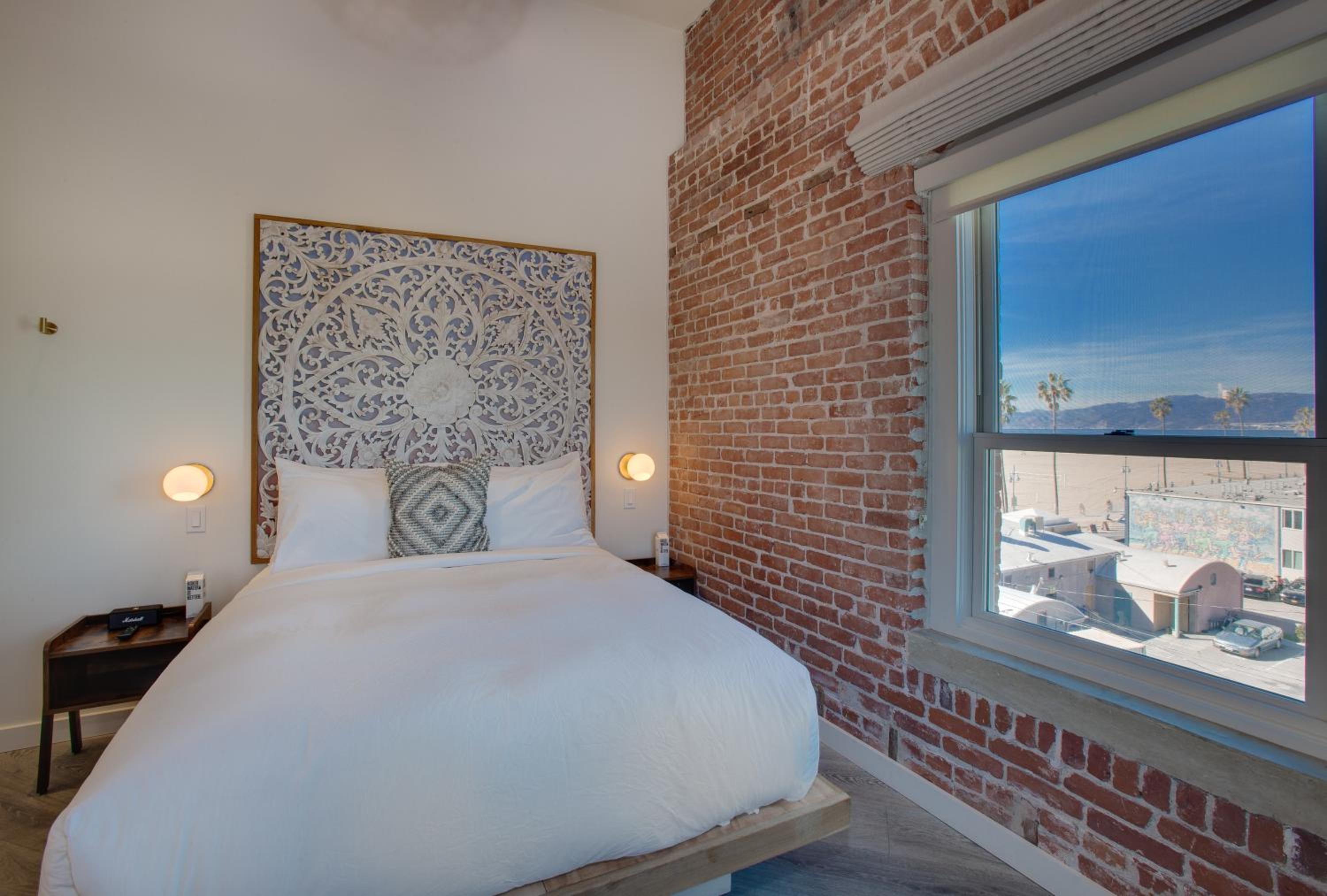 Double or Twin Room with Partial Sea View thumbnail 5