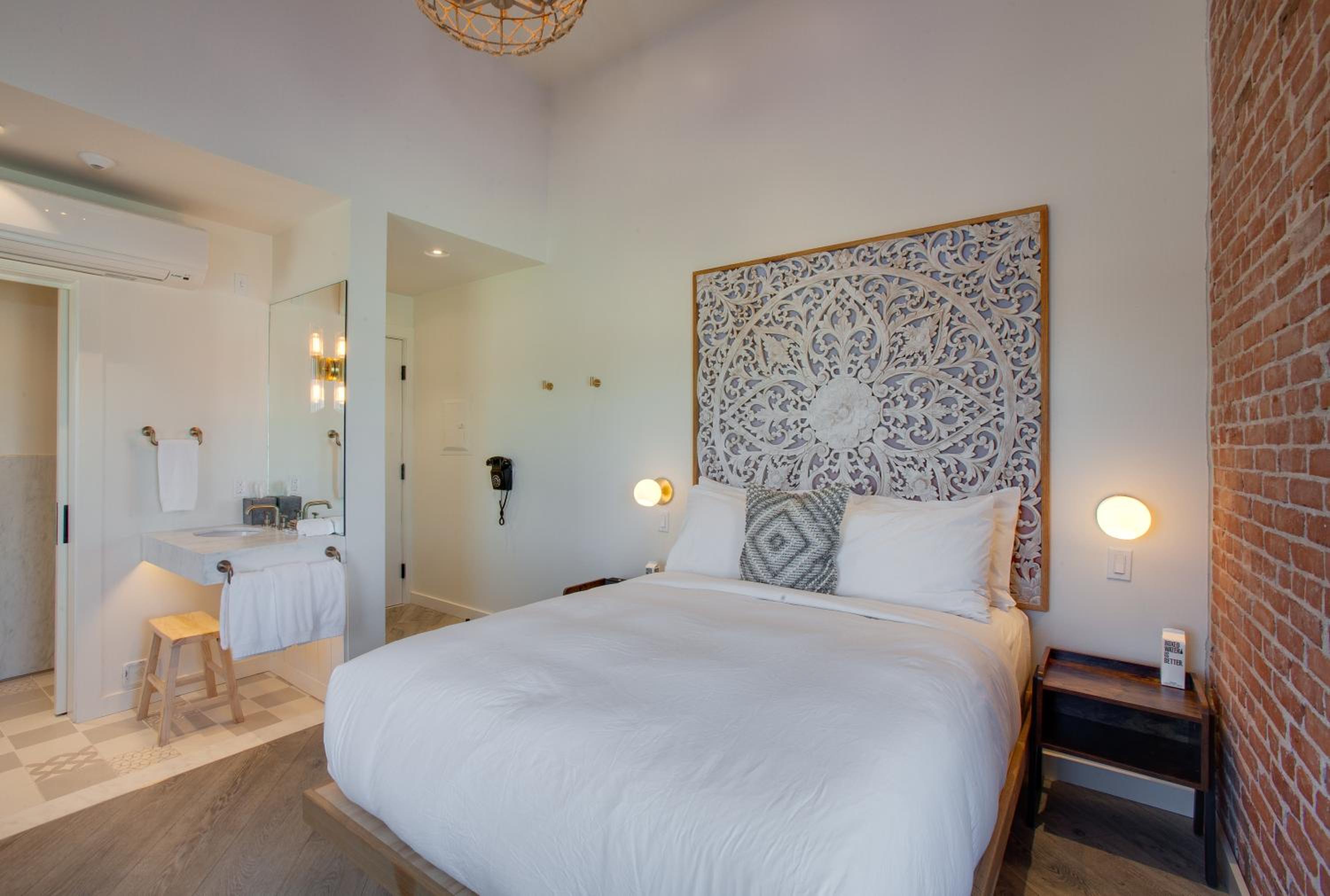 Double or Twin Room with Partial Sea View