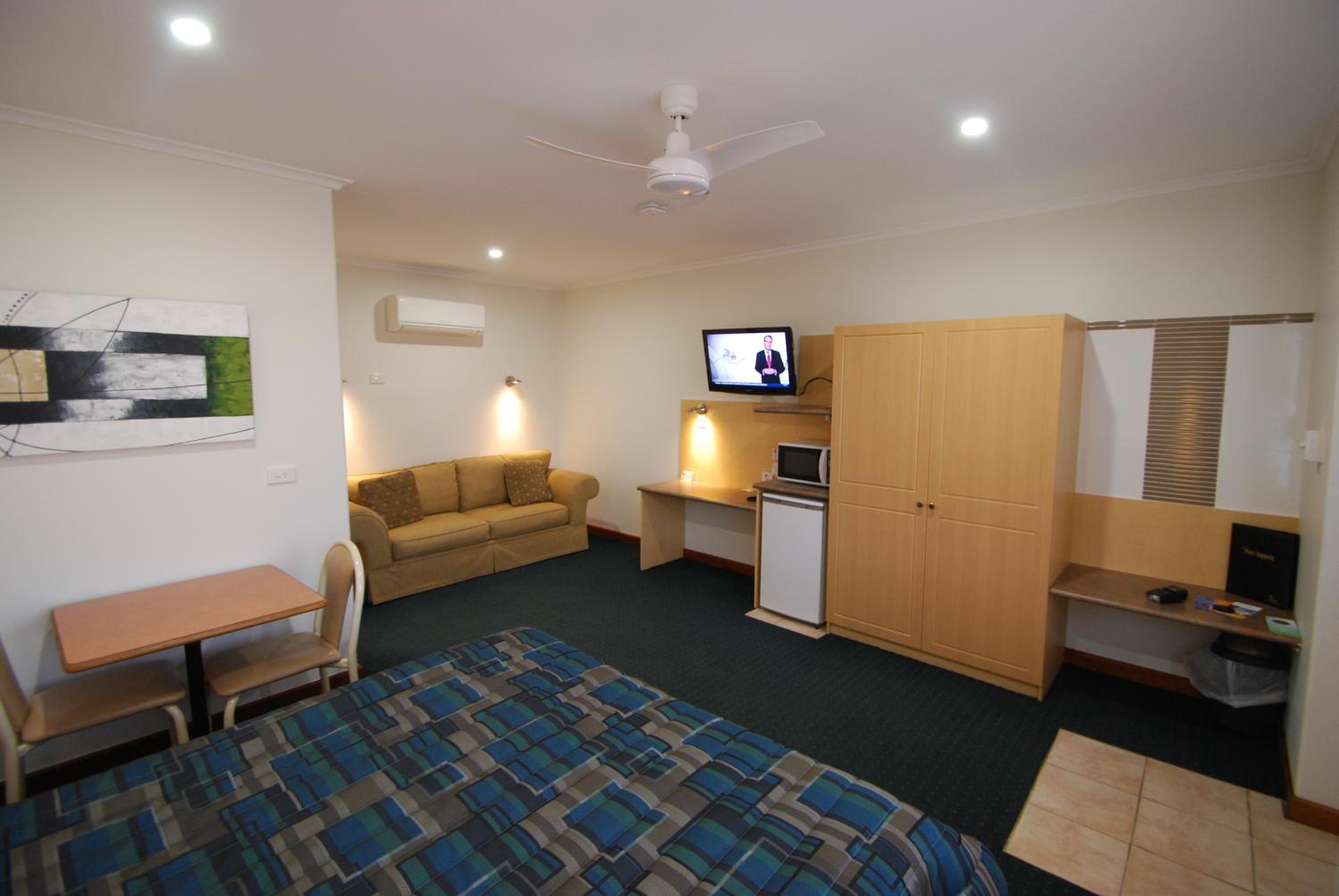 Executive Room - Photo 13