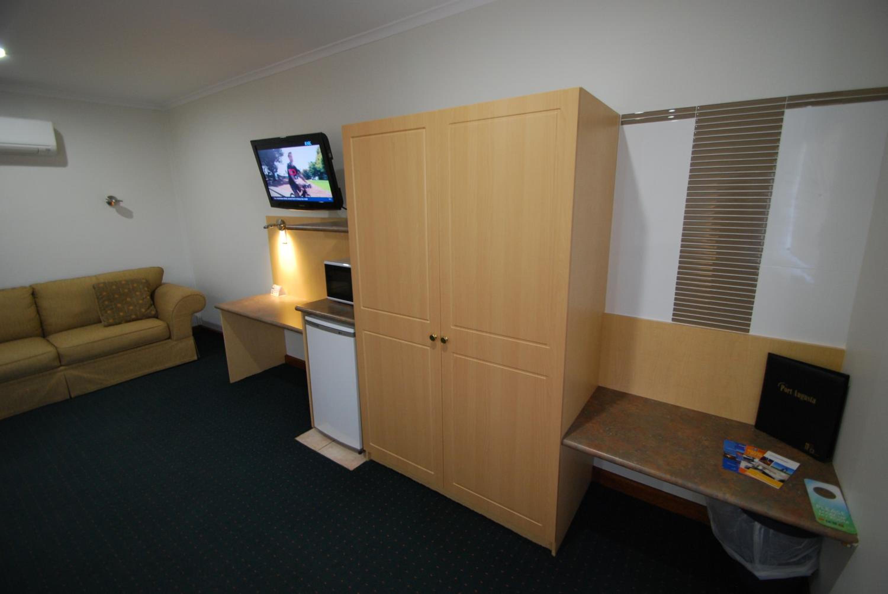 Executive Room - Photo 12
