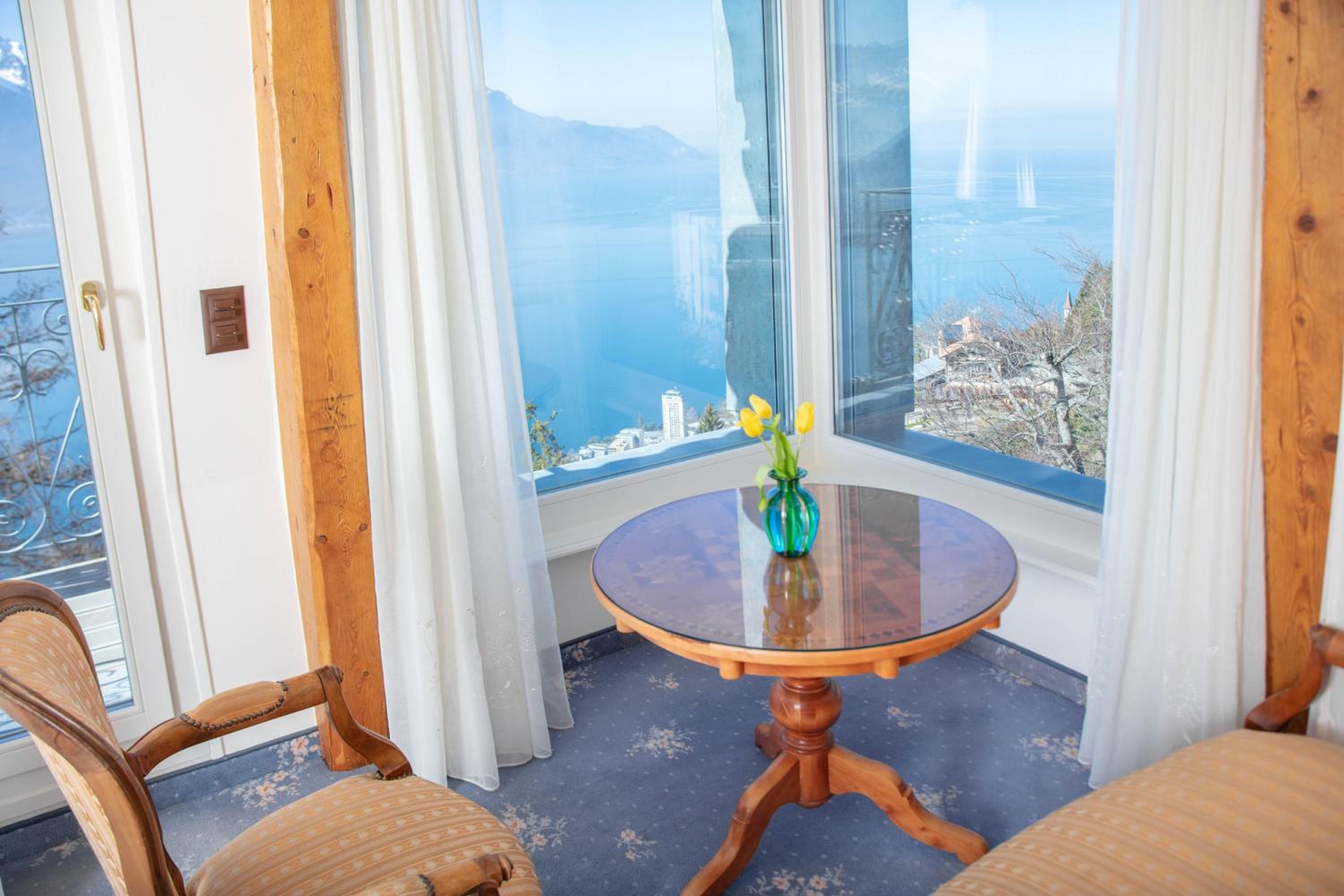 Deluxe Double Room with Lake View - Photo 3