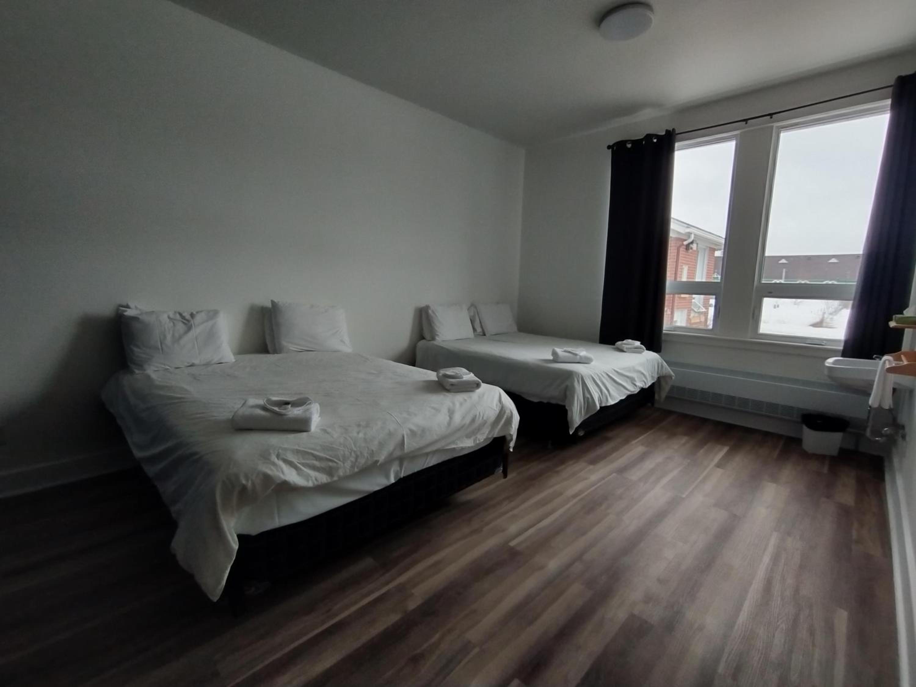 Quadruple Room with Shared Bathroom photo 2