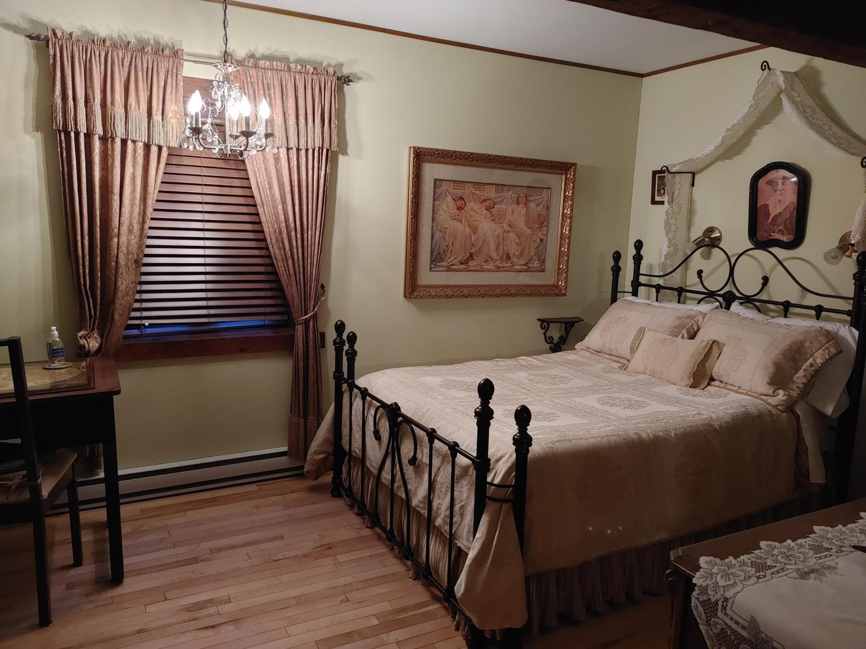 Double Room with Private Bathroom photo 1