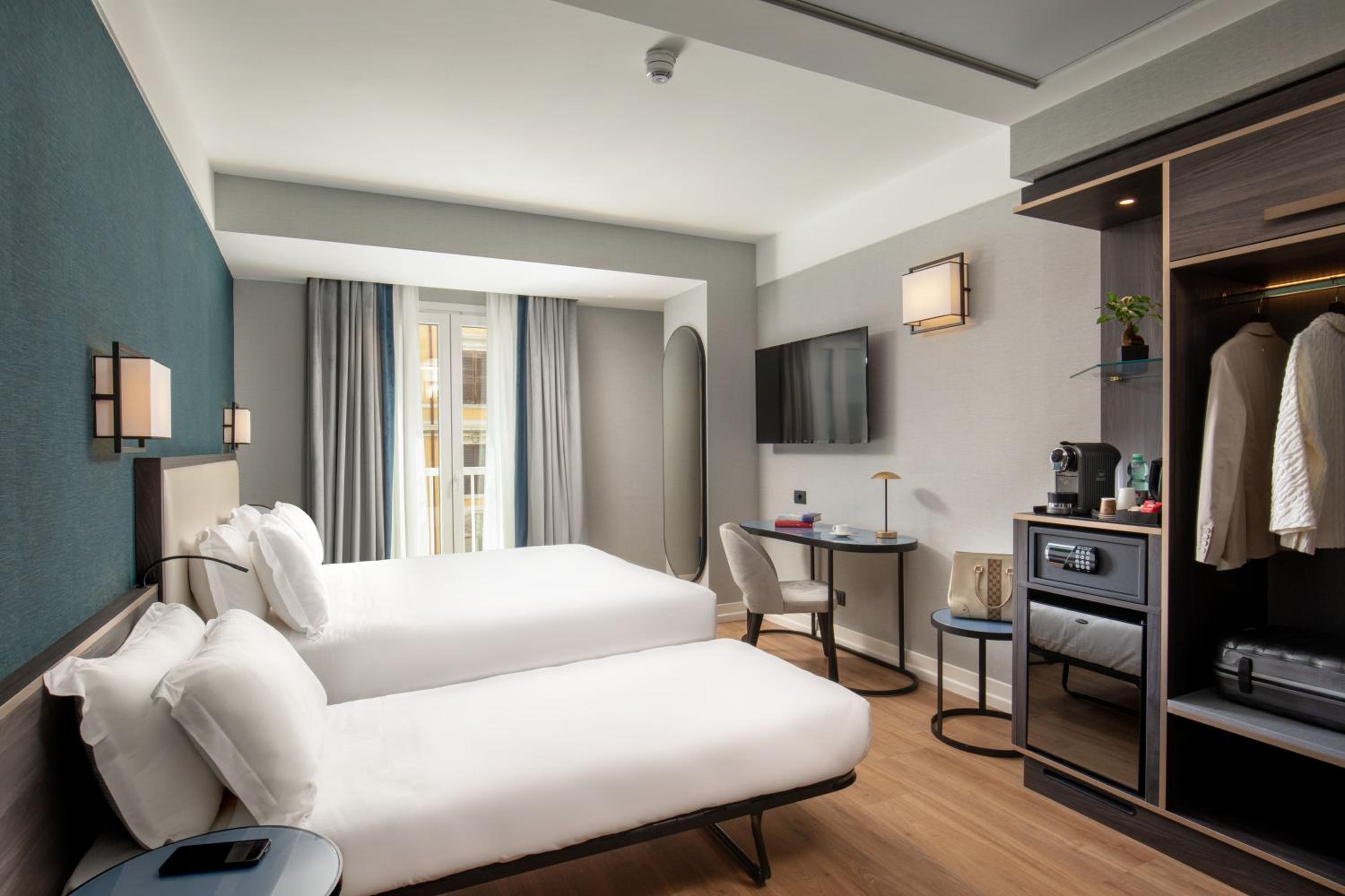 Superior Double or Twin Room thumbnail 6