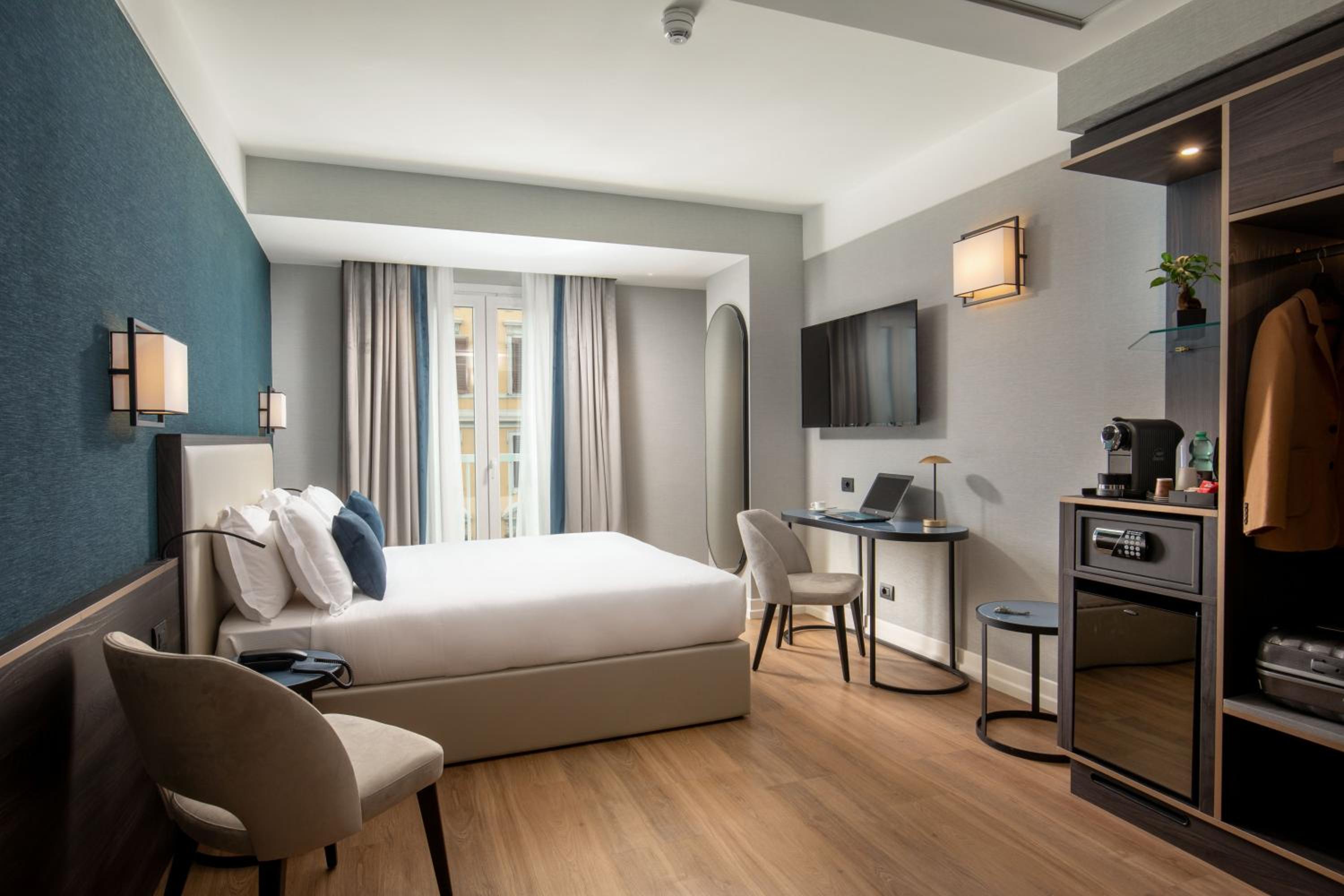 Superior Double or Twin Room thumbnail 5