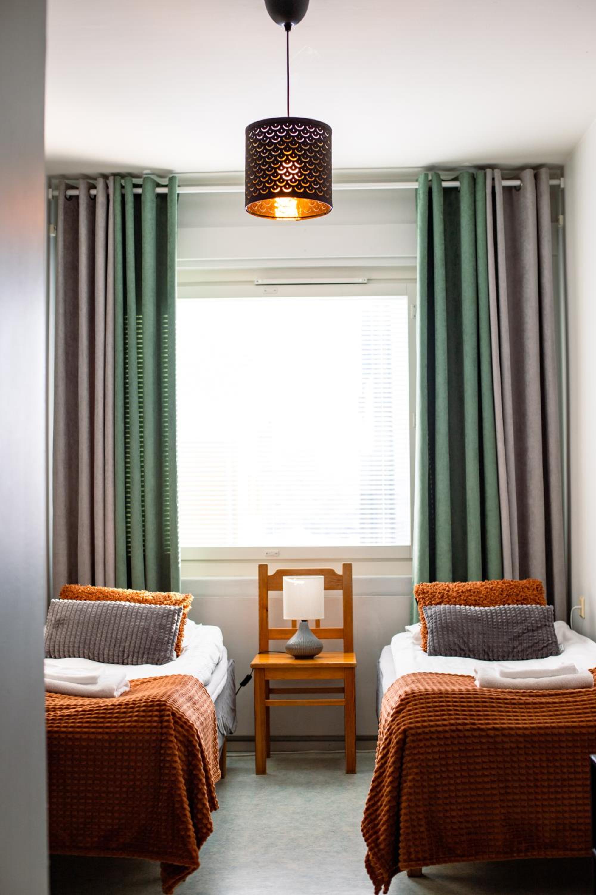 Economy Twin Room - Photo 7