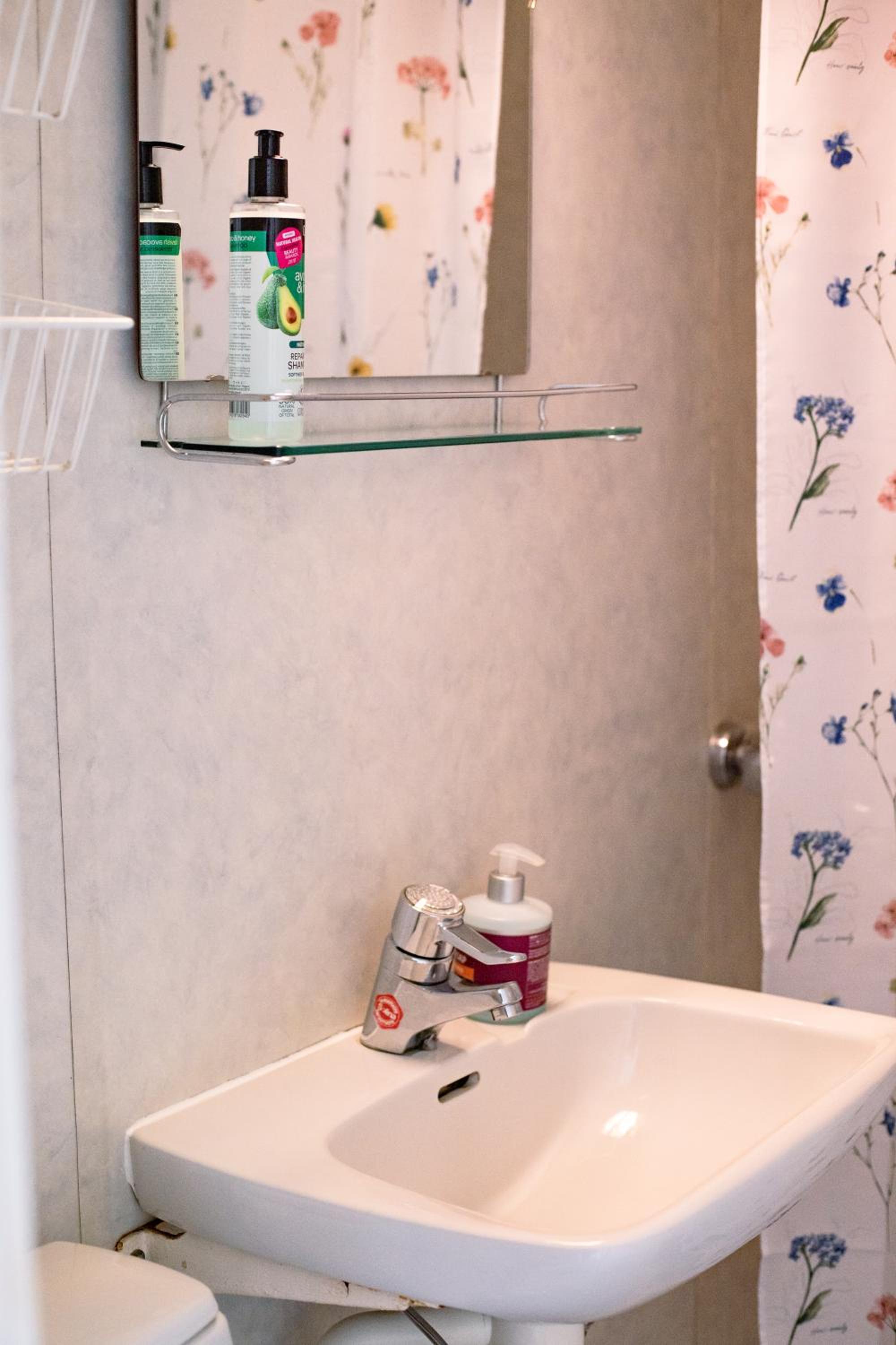 Standard Triple Room - Photo 8