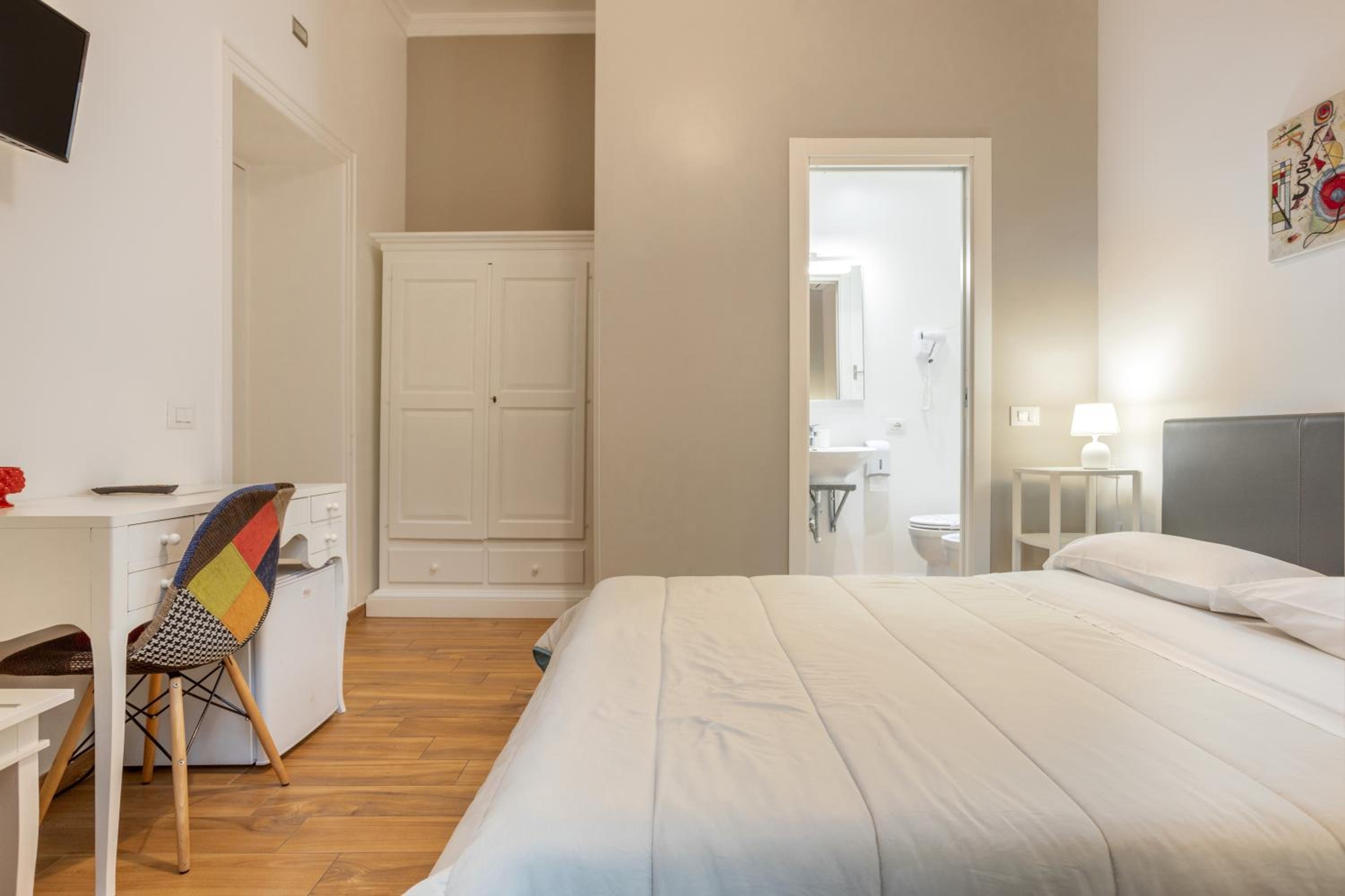 Double Room with Private Bathroom photo 1