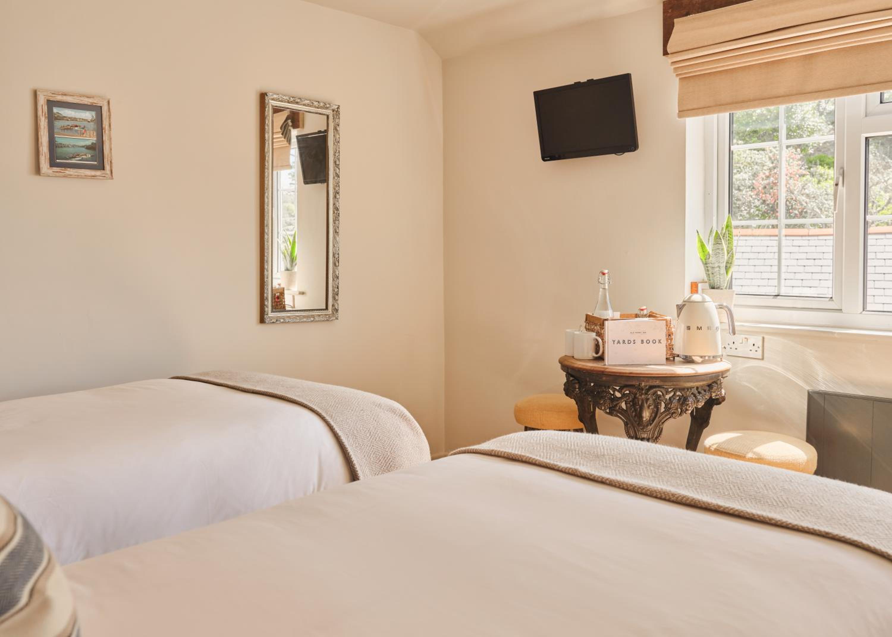 Deluxe Twin Room With Sea View photo 2