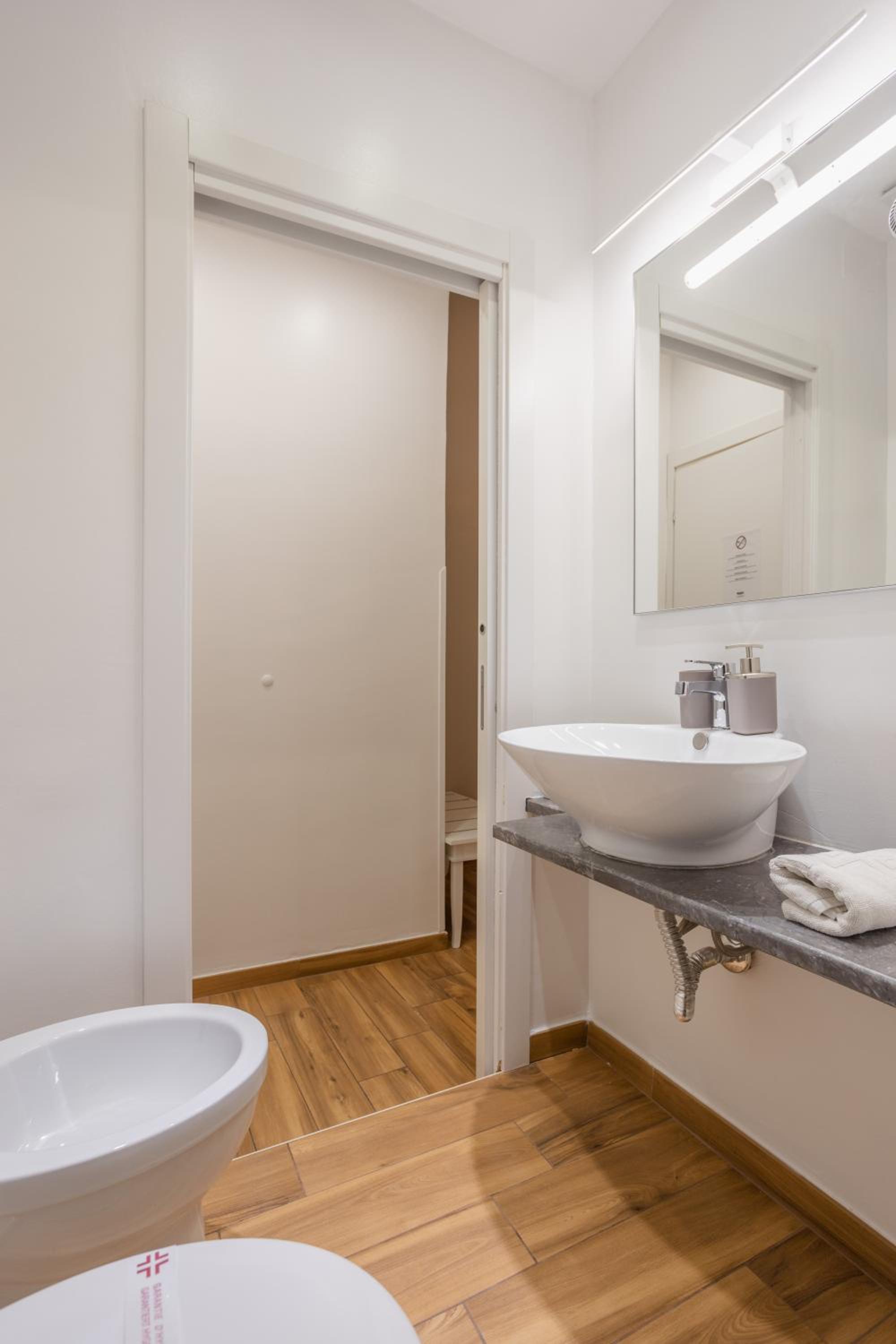 Double Room with Private Bathroom photo 3