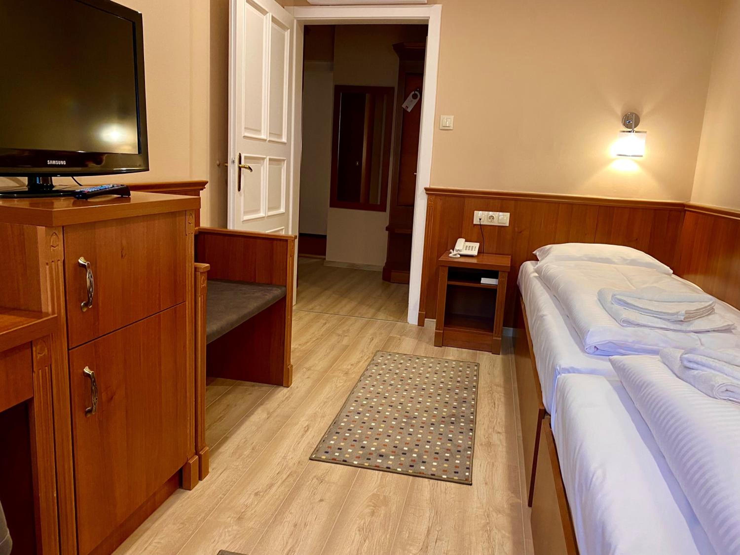 Standard Twin Room photo 3