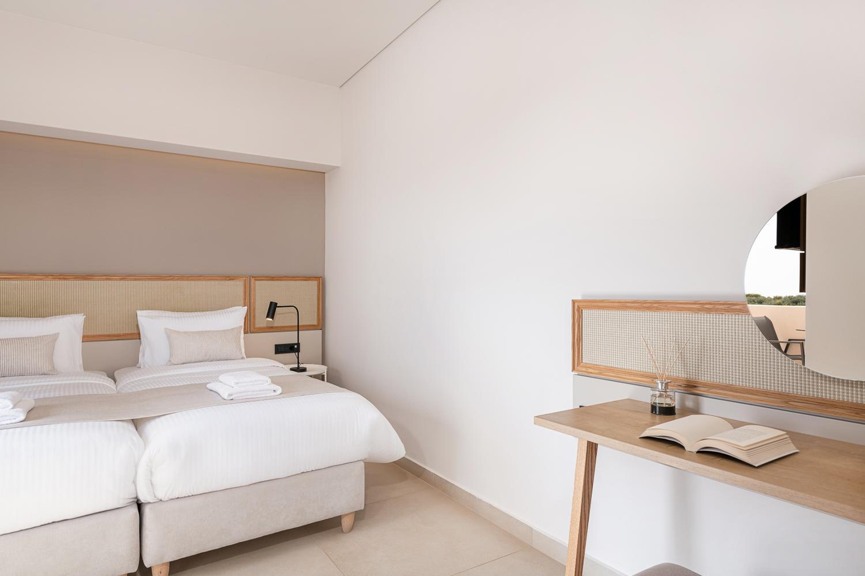 MODERN STYLE ROOM 20 SQUARE M. - Photo 6