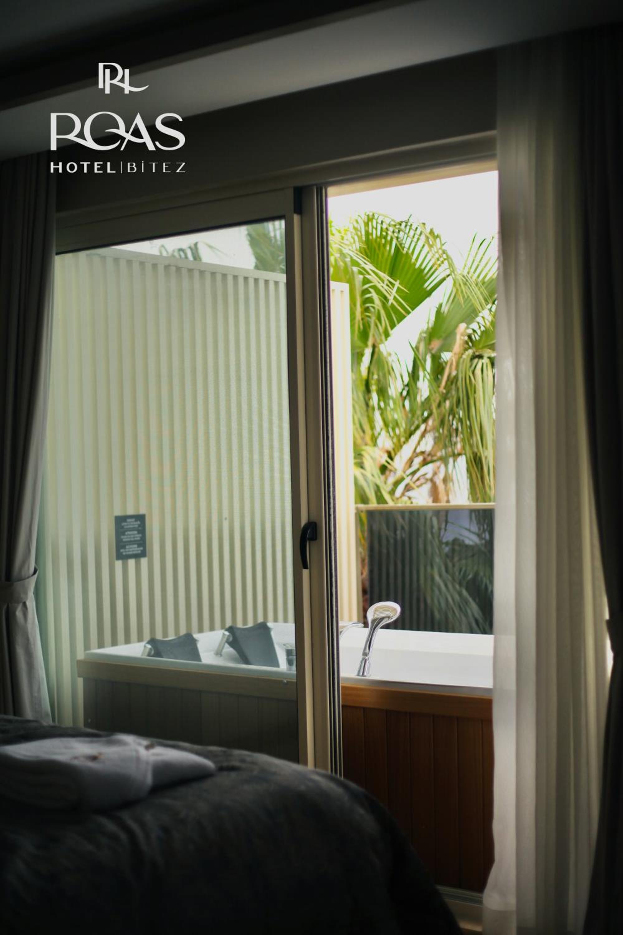 Deluxe Room - Photo 7