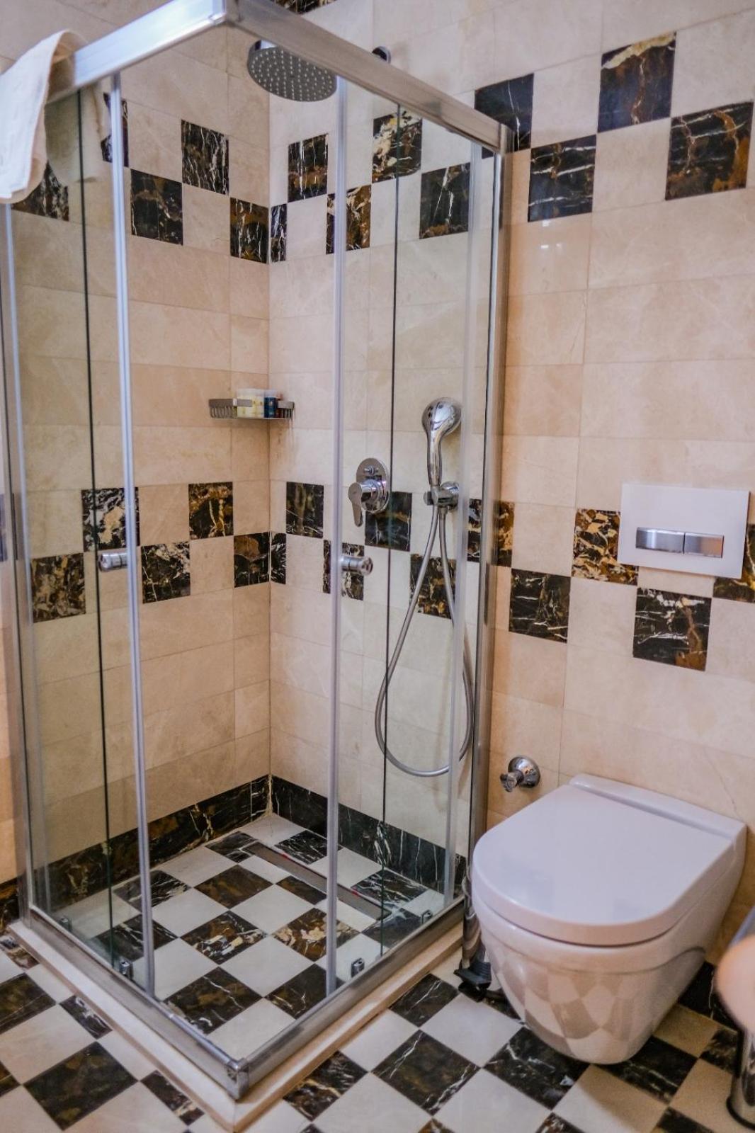 Suite - Photo 5