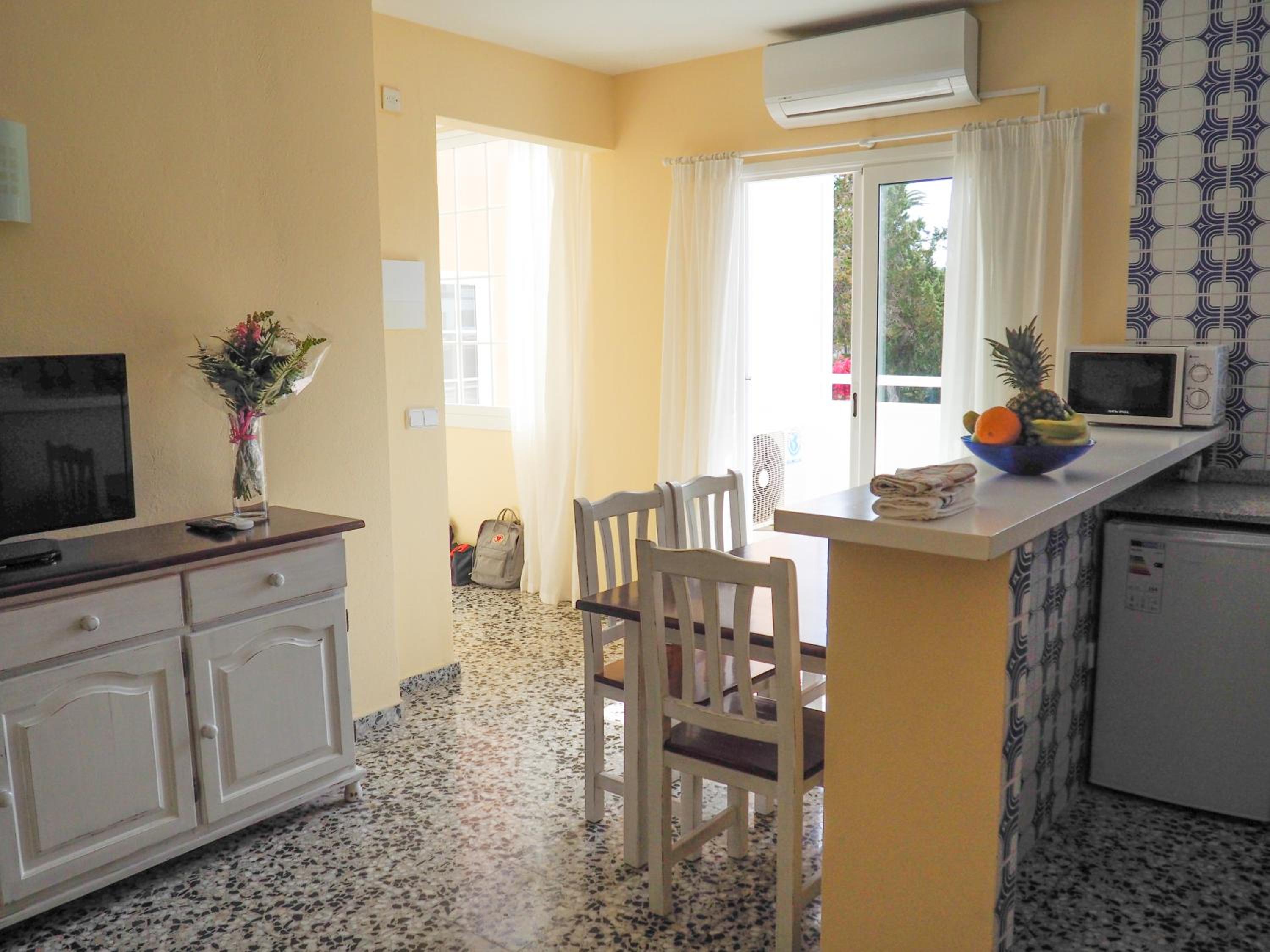 One-Bedroom Apartment (1 - 3 Adults) photo 2