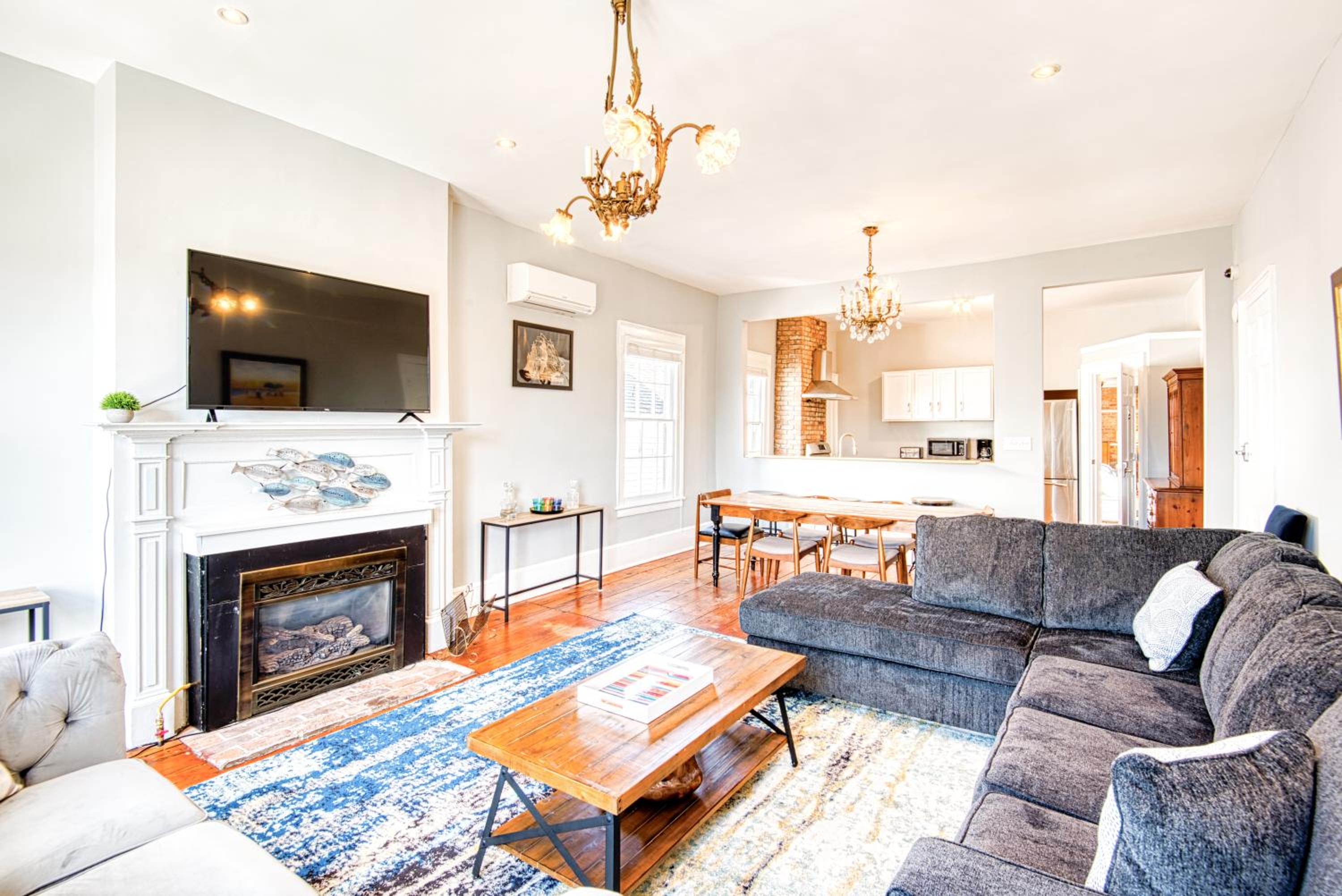 Deluxe King Suite photo 1