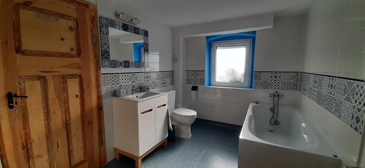 Quadruple Room with Private Bathroom - Photo 1