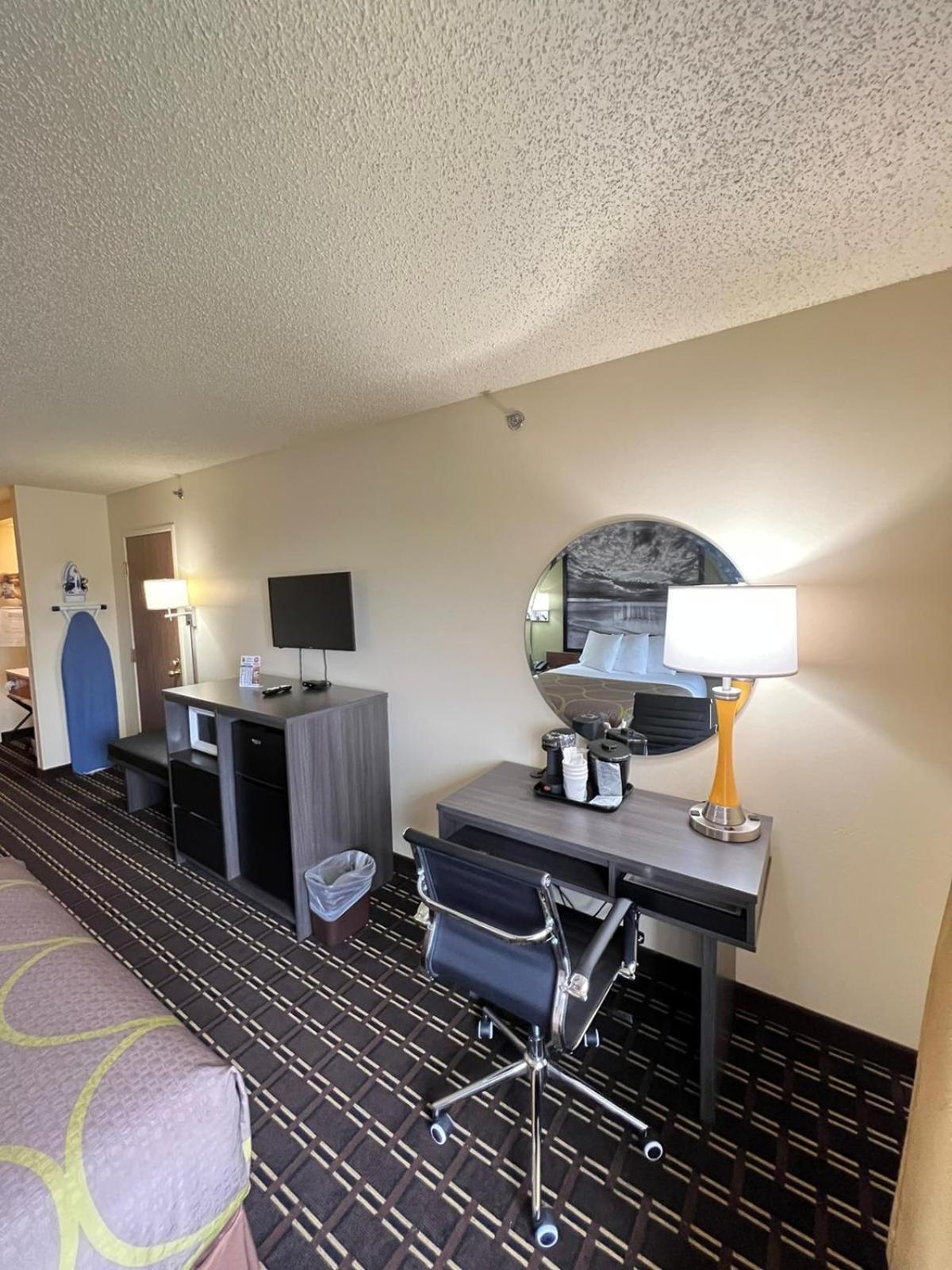 Queen Room with Two Queen Beds - Non-Smoking - Photo 1
