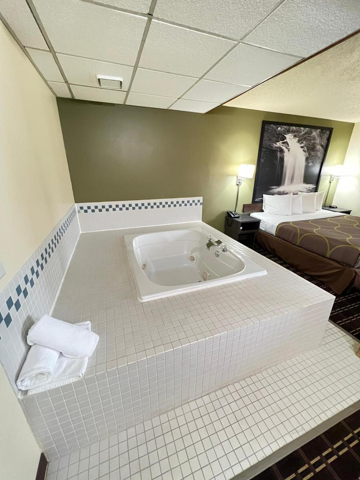 King Studio Suite - Non-Smoking - Photo 2