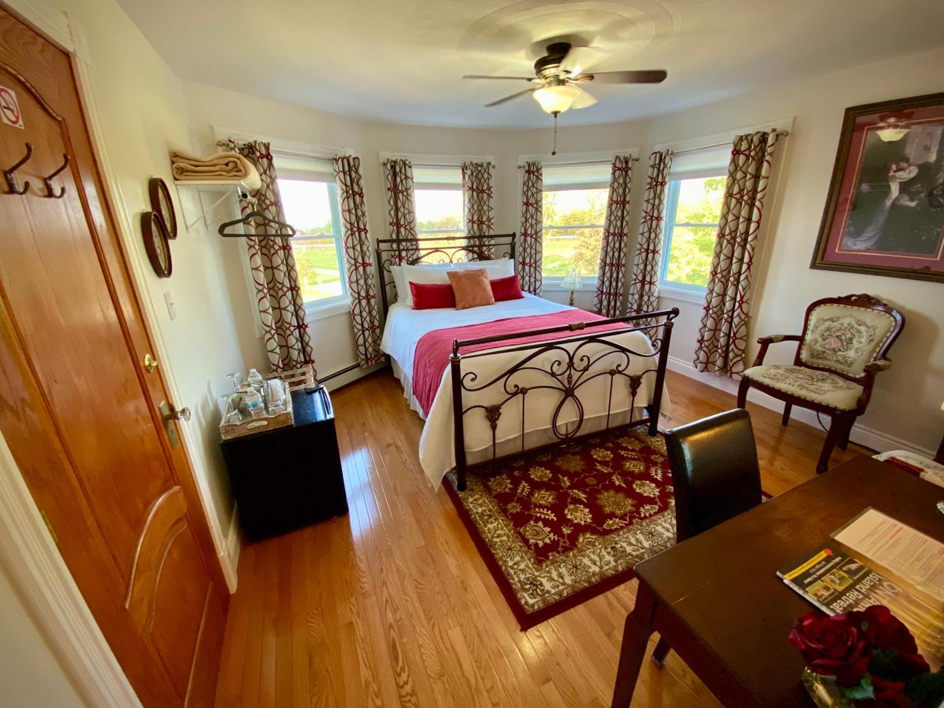 Deluxe Queen Room photo 1