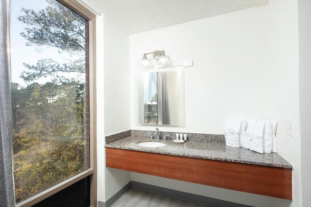 King Room with Garden View, Non-Smoking photo 3