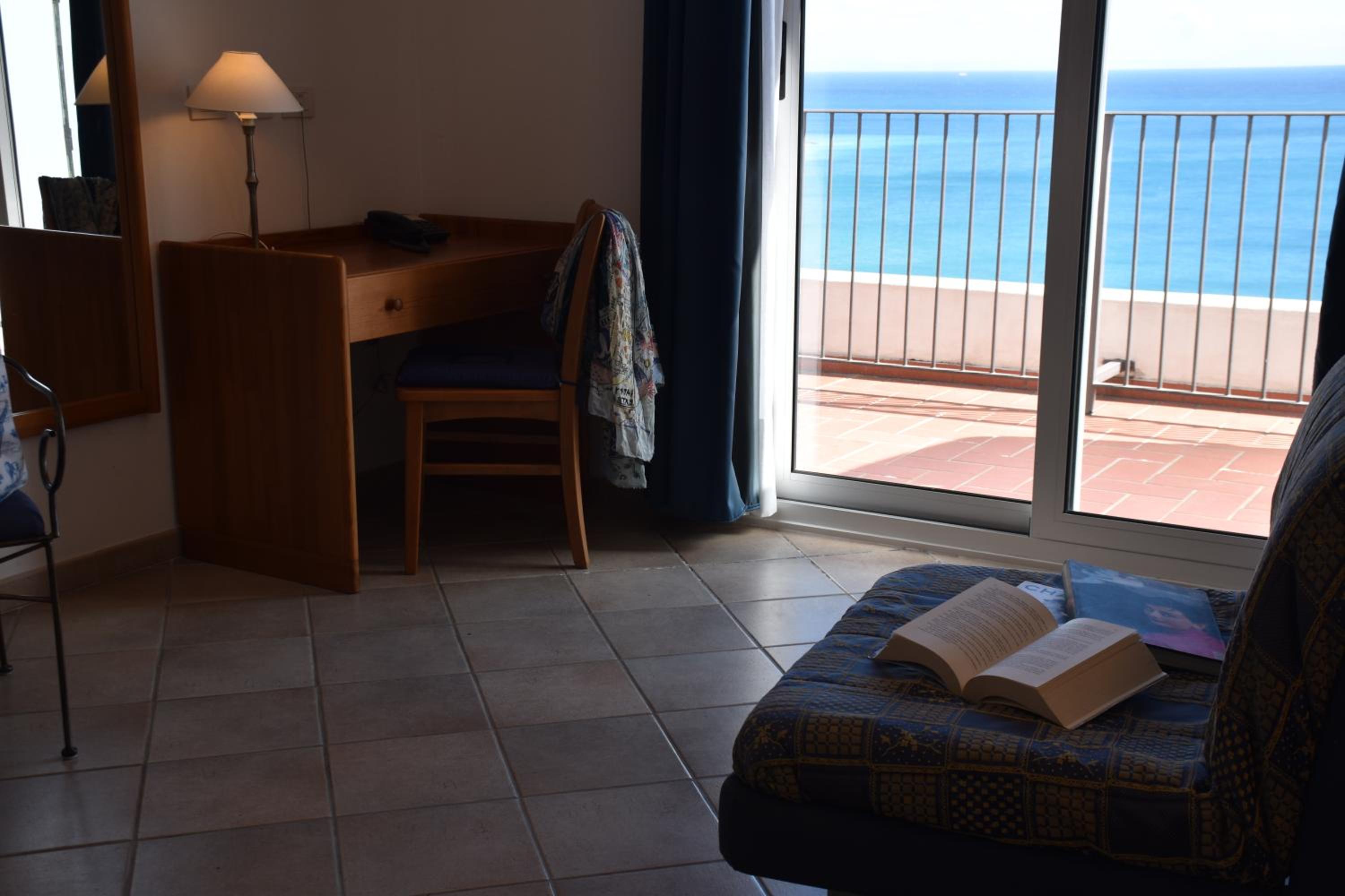 Deluxe Suite with Sea View photo 3