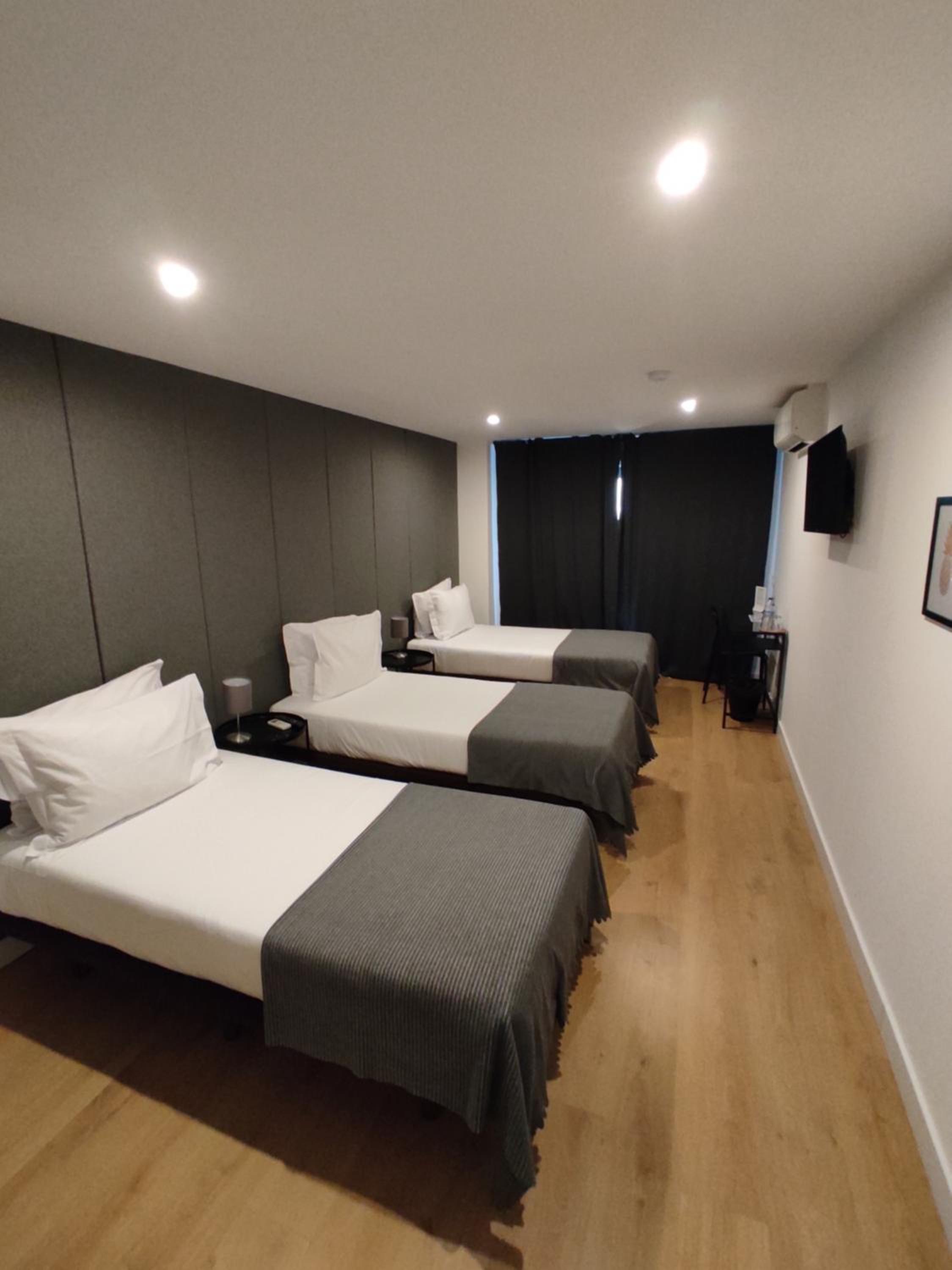 Triple Room with Balcony - Photo 8