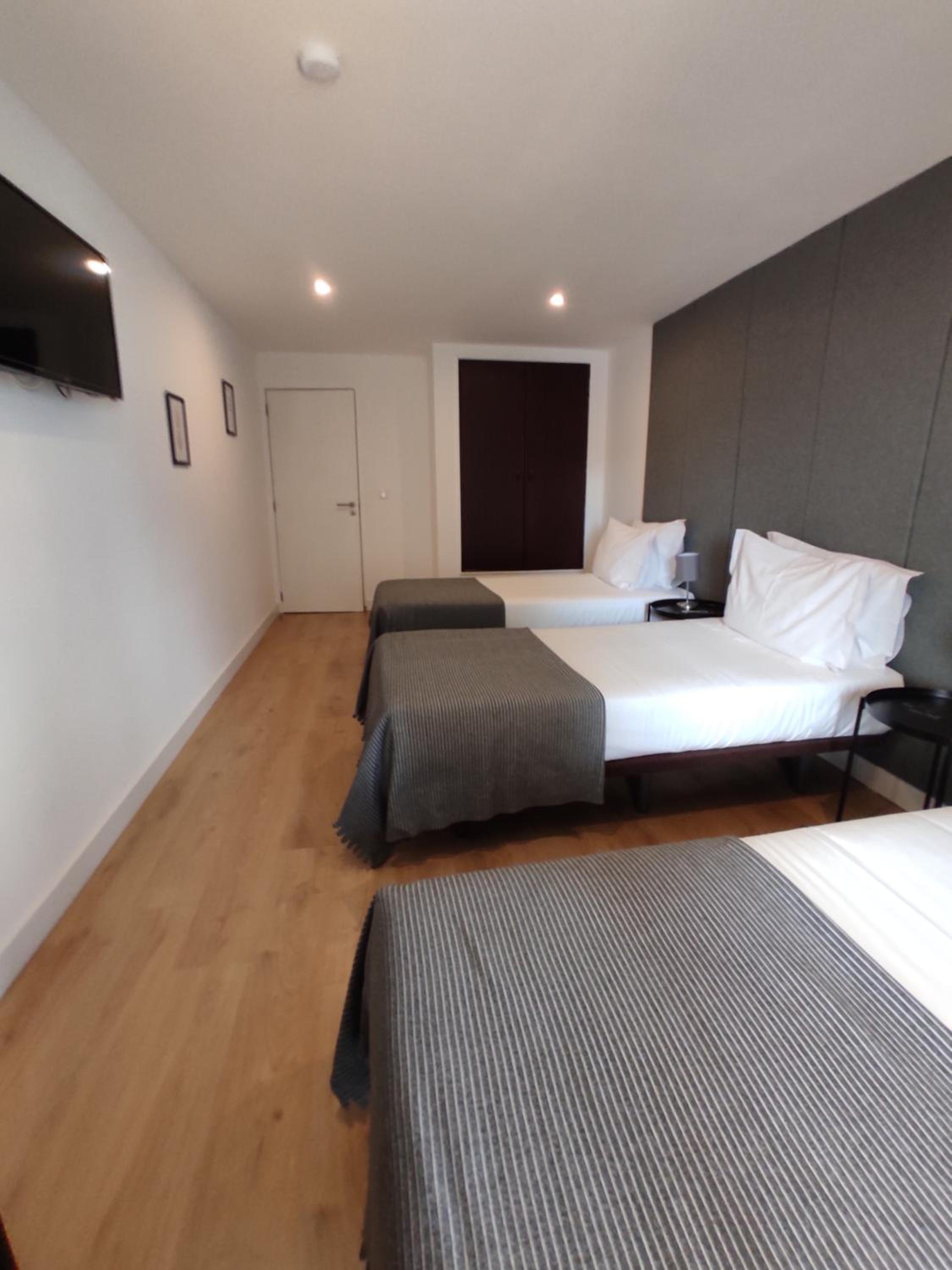 Triple Room with Balcony - Photo 7