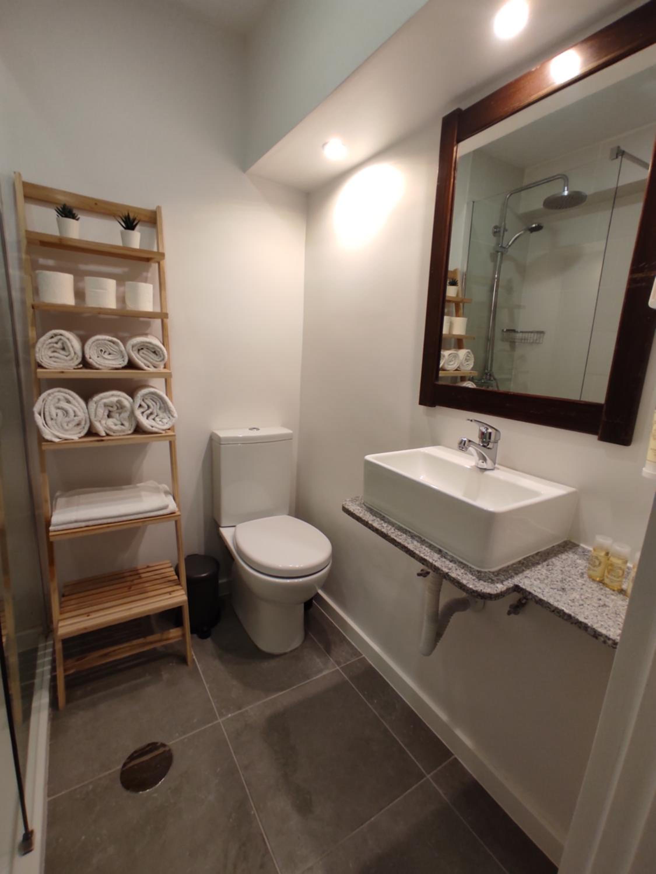Triple Room with Balcony - Photo 6