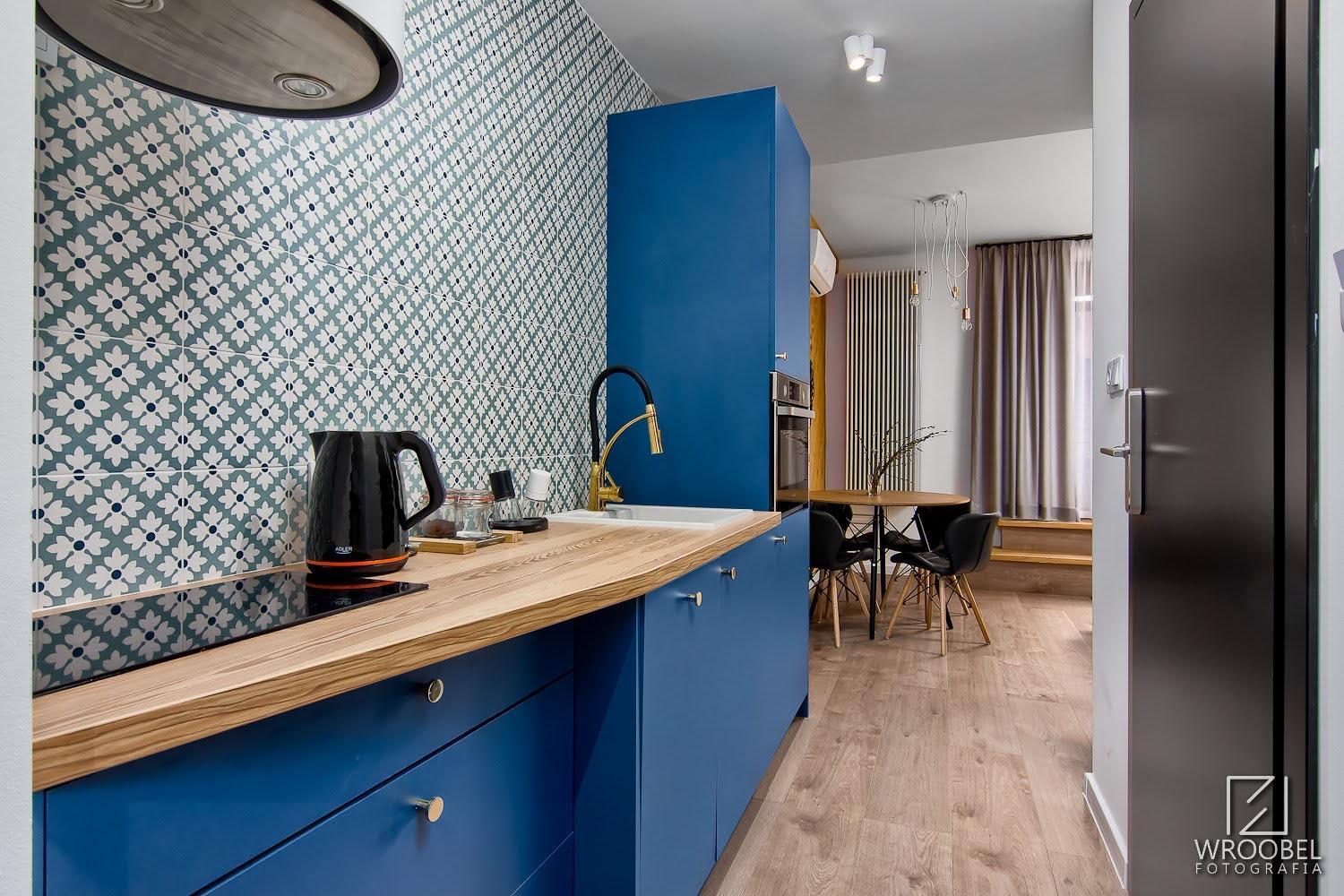 Apartment with Balcony - Photo 3